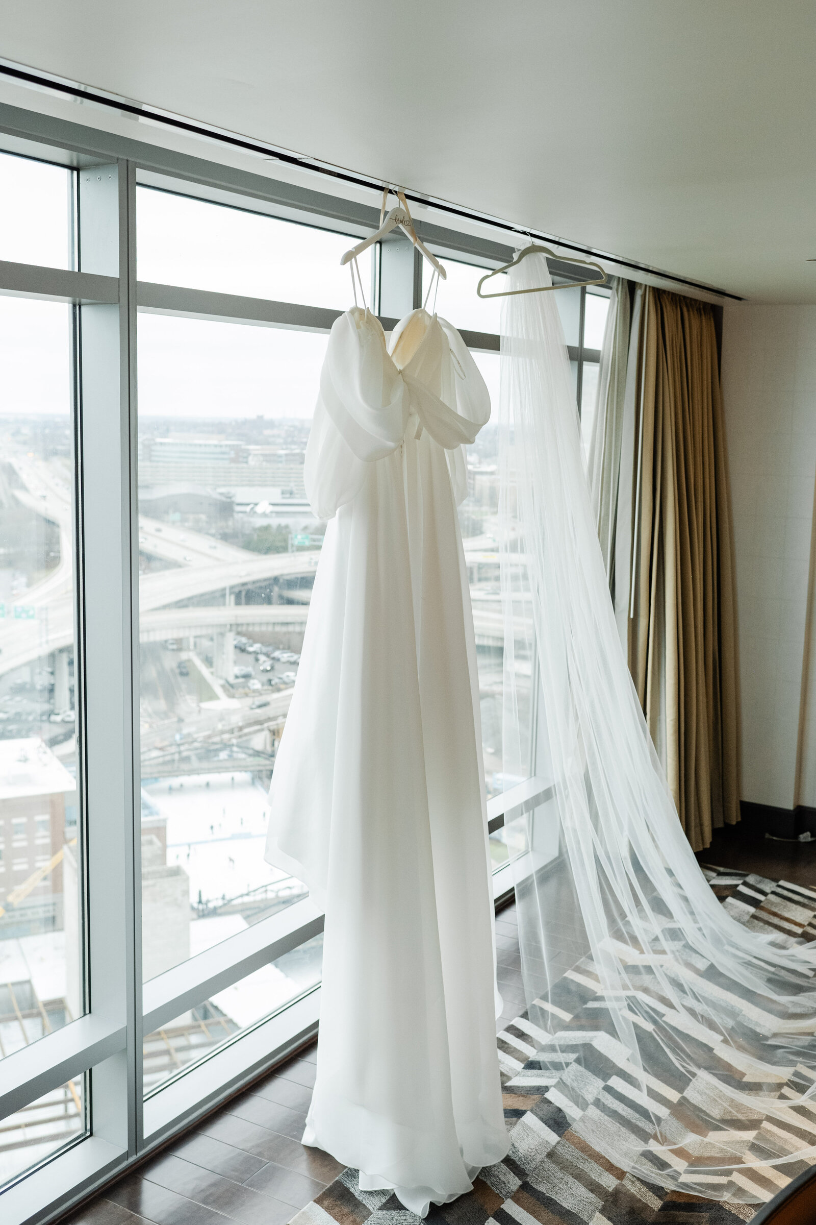 Admiral-Room-Buffalo-new-york-wedding-Brittany-Ford-Photography-New-York-Wedding-Photographer-blair-taylor-blog-4