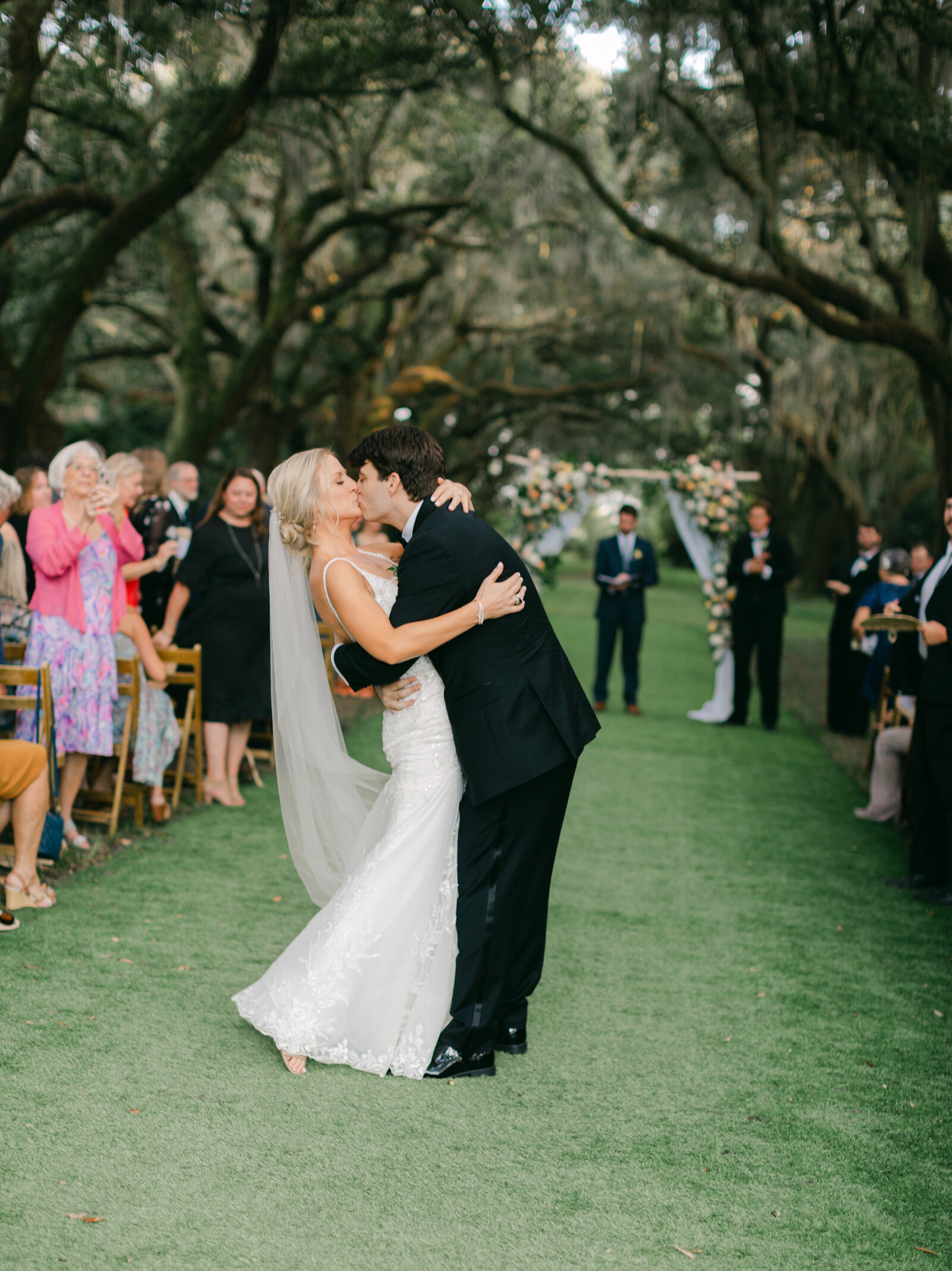 8-torianna-brooke-portraiture-legare-waring-house-charleston-wedding
