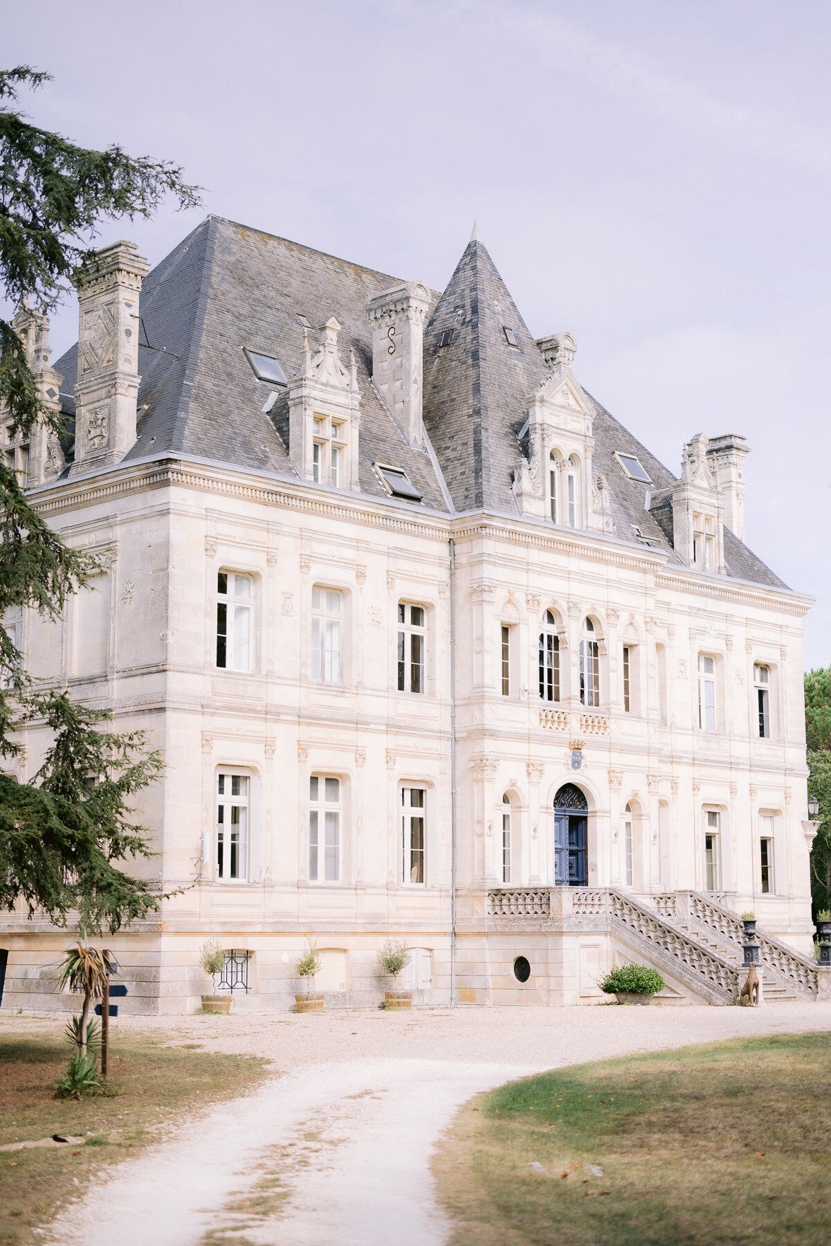 Modern_Chic_Chateau_Valouze_Destination_Wedding_Photographer-3
