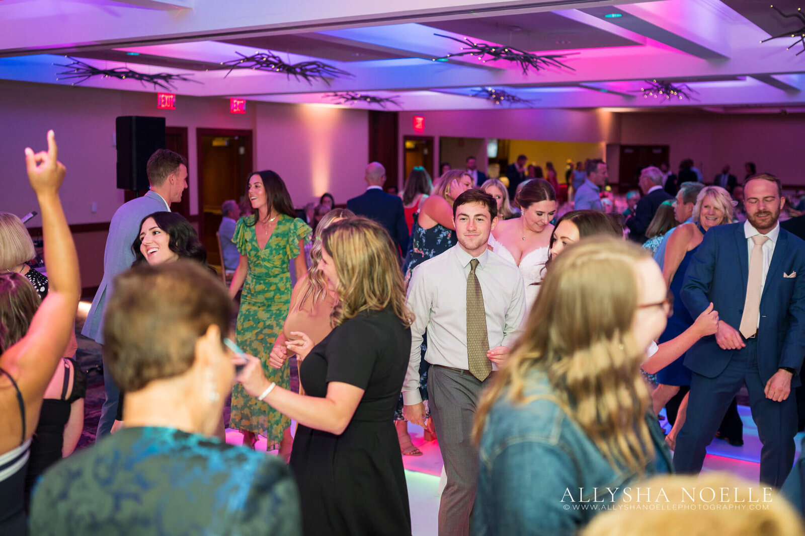 Wedding-at-River-Club-of-Mequon-982