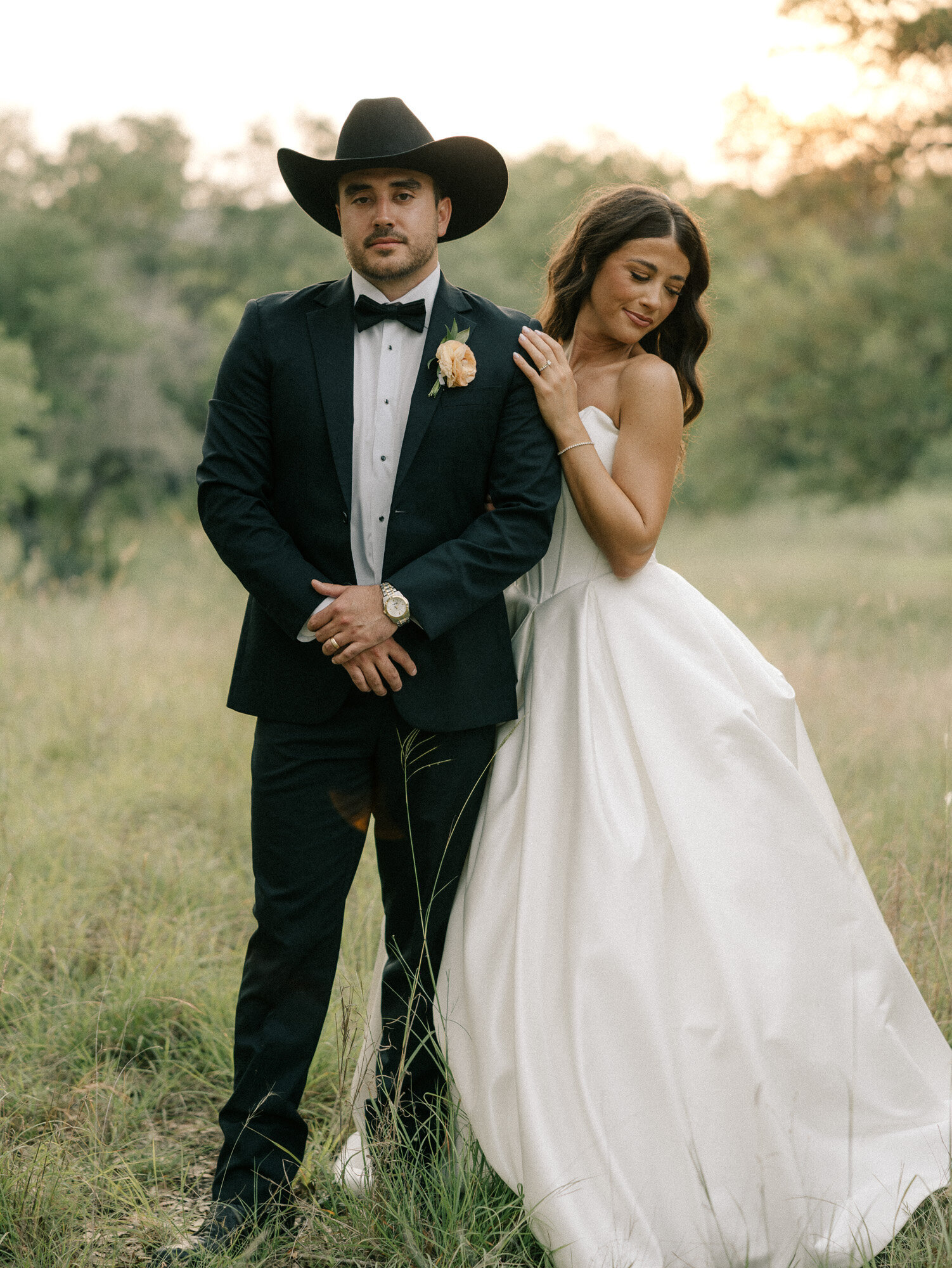 kenzi-taylor-wedding-sneakpeeks-dawnphotoco-swallowseve-fredricksburgtexas-386