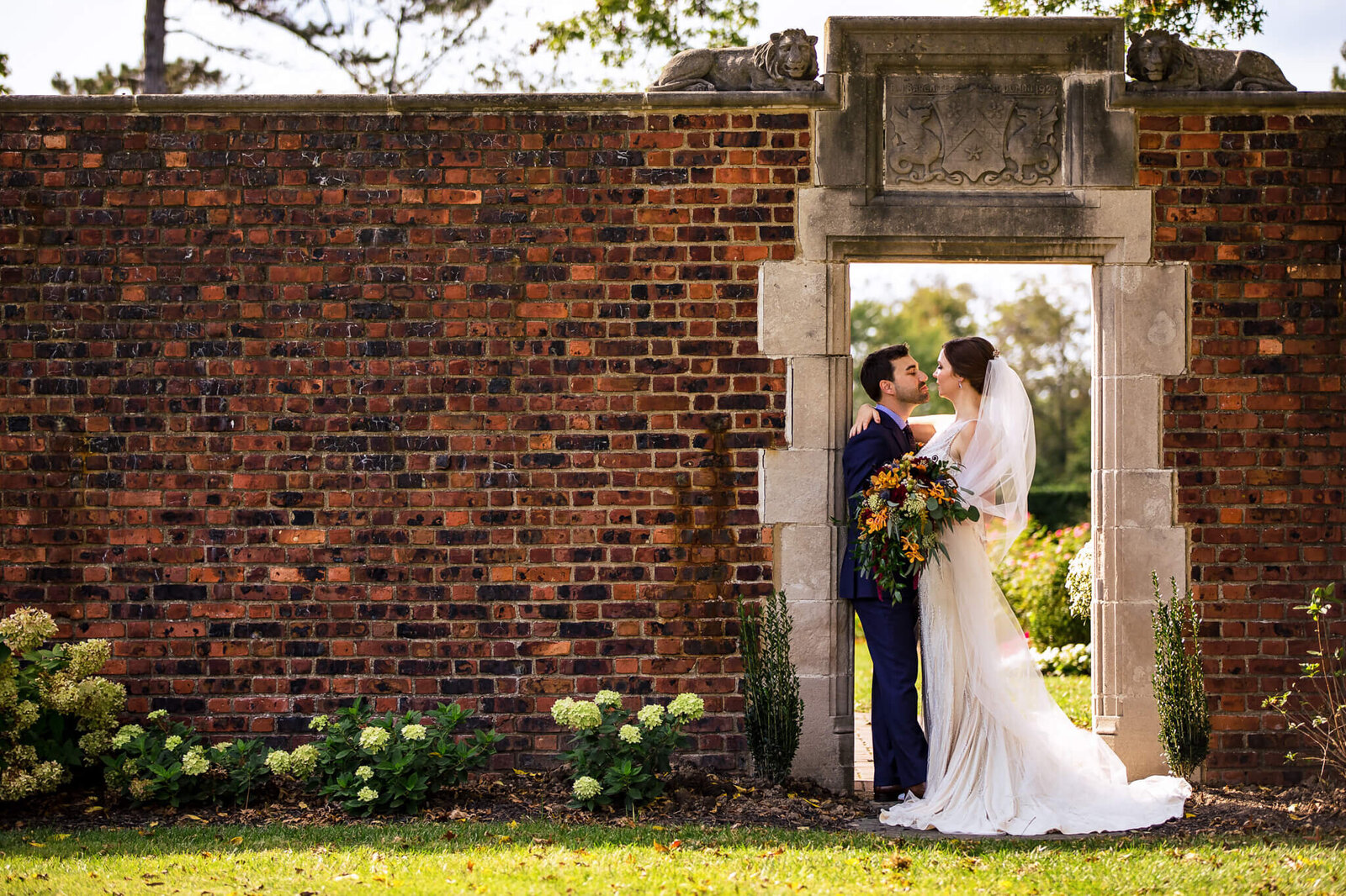pinecroft-mansion-couple-photos-wedding