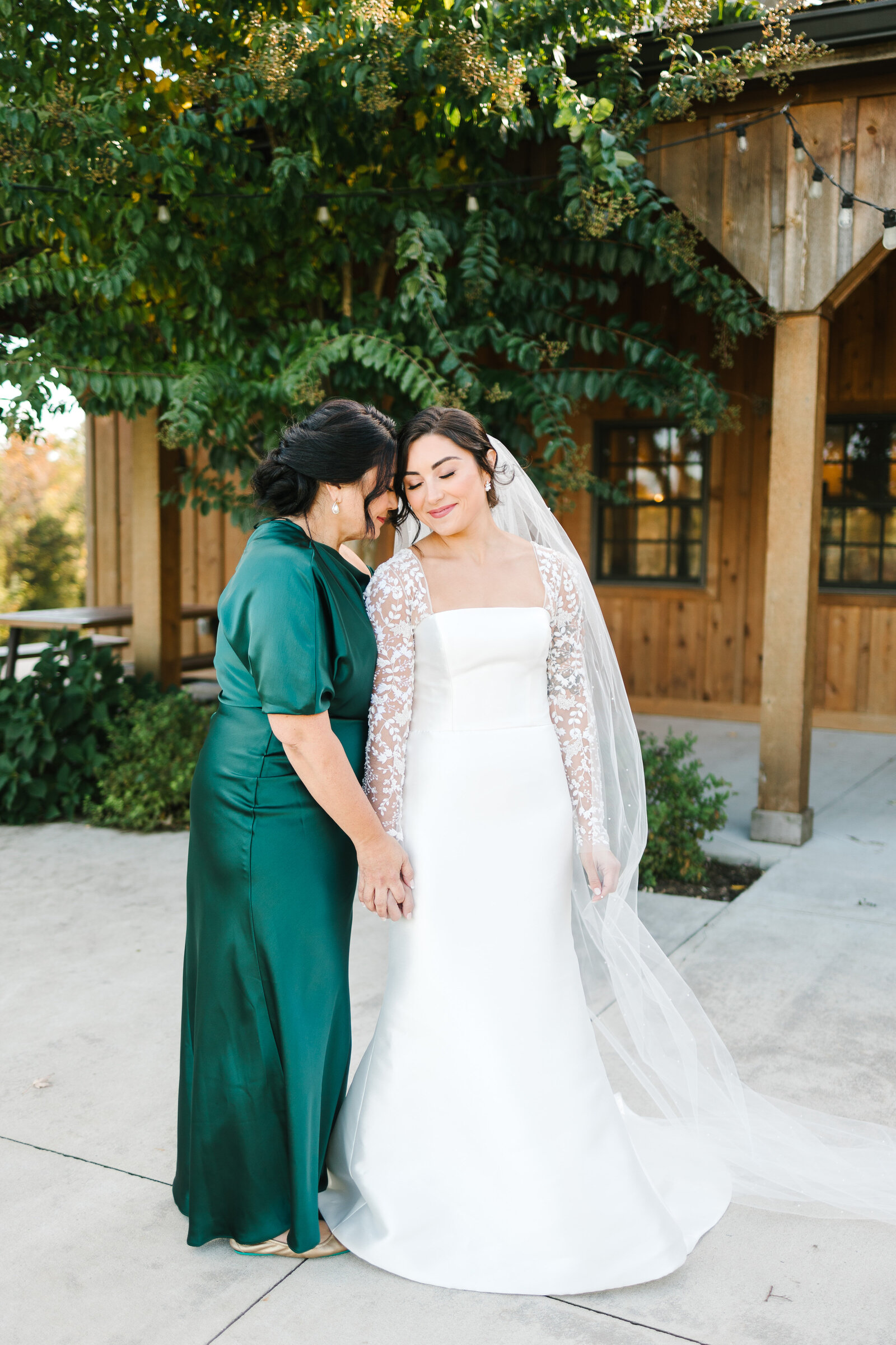 Mt-Defiance-Cider-Barn-Wedding