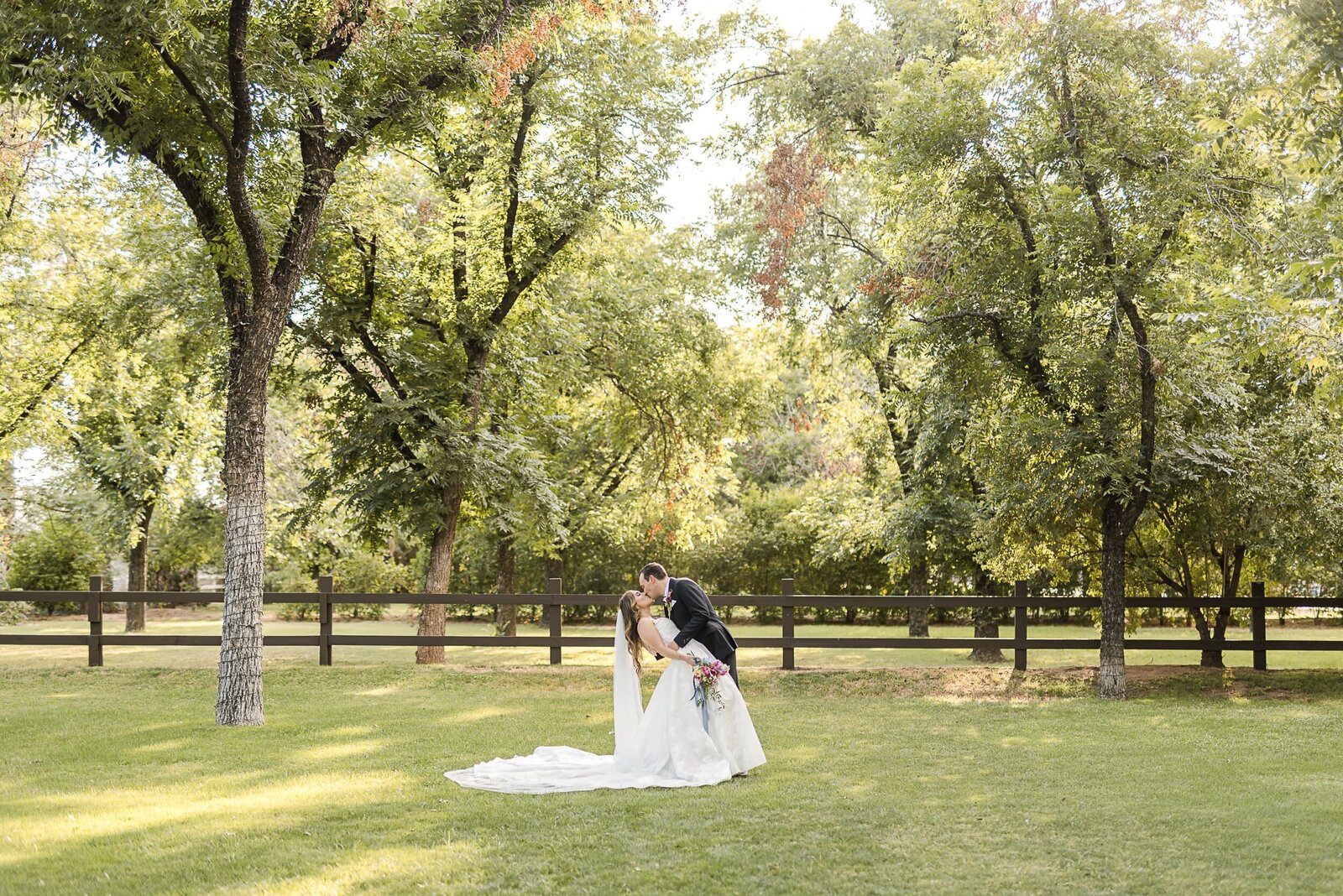 Phoenix-Wedding-Photographer-and-Videographer-Venue-at-the-Grove-PayWed-1135