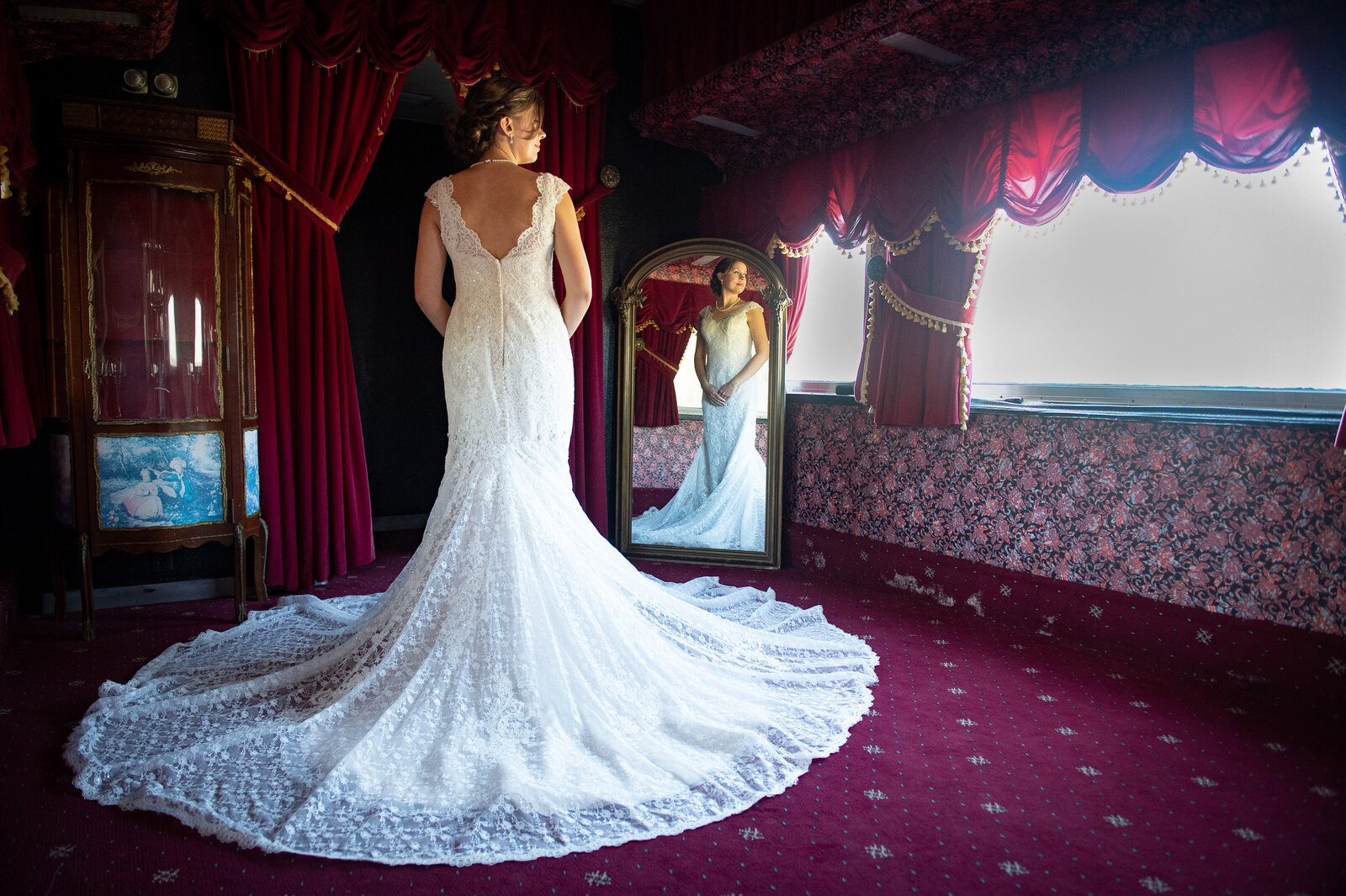 bride-reflection-portrait-elegant-window-