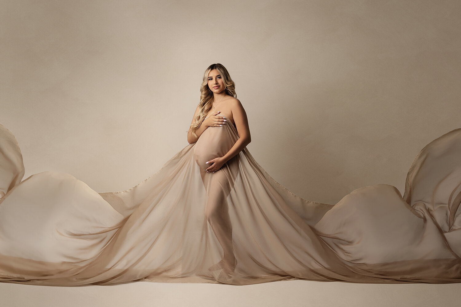 elegant maternity photoshoot