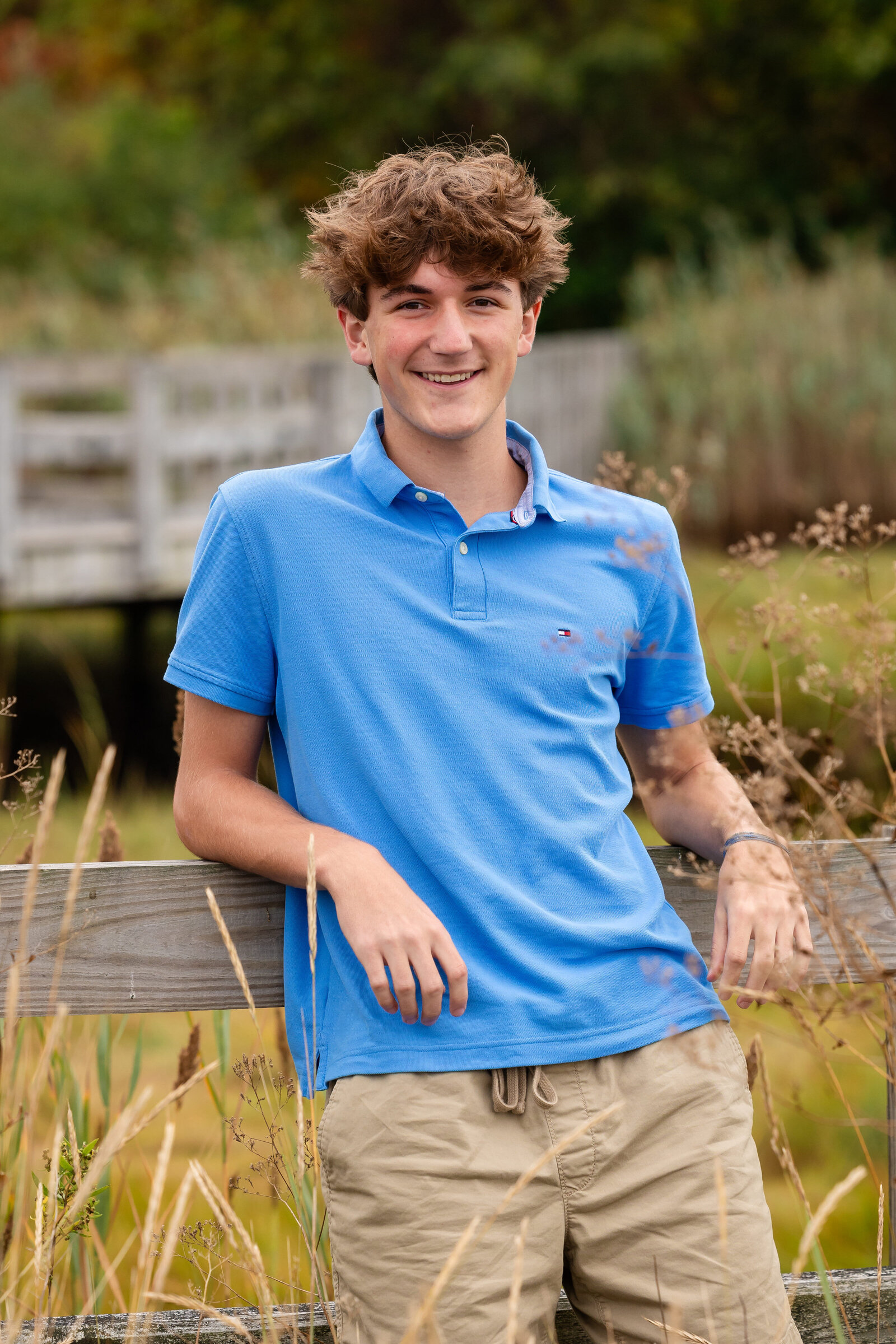 guy-senior-photo-blue-shirt-cohasset
