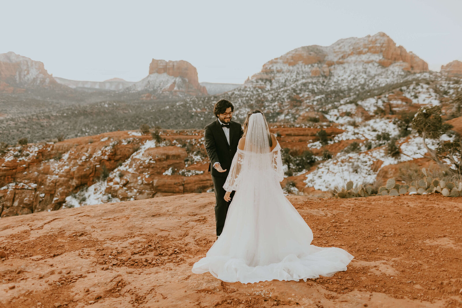 Cathedral-Rock-Elopement-Sedona-OliviaHopePhotography--3