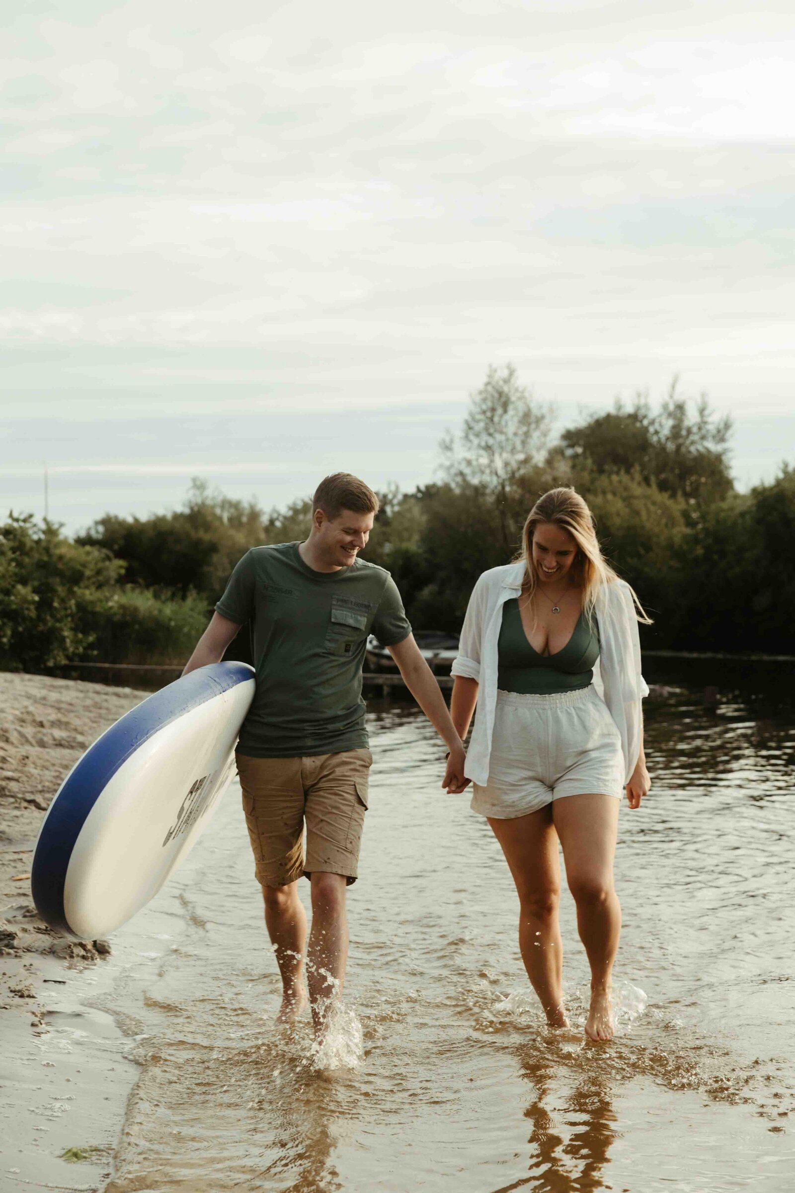 Get-framed-photographpy-couples-loveshoot-sup-preweddingshoot-goldenhour-coupleshoot-3