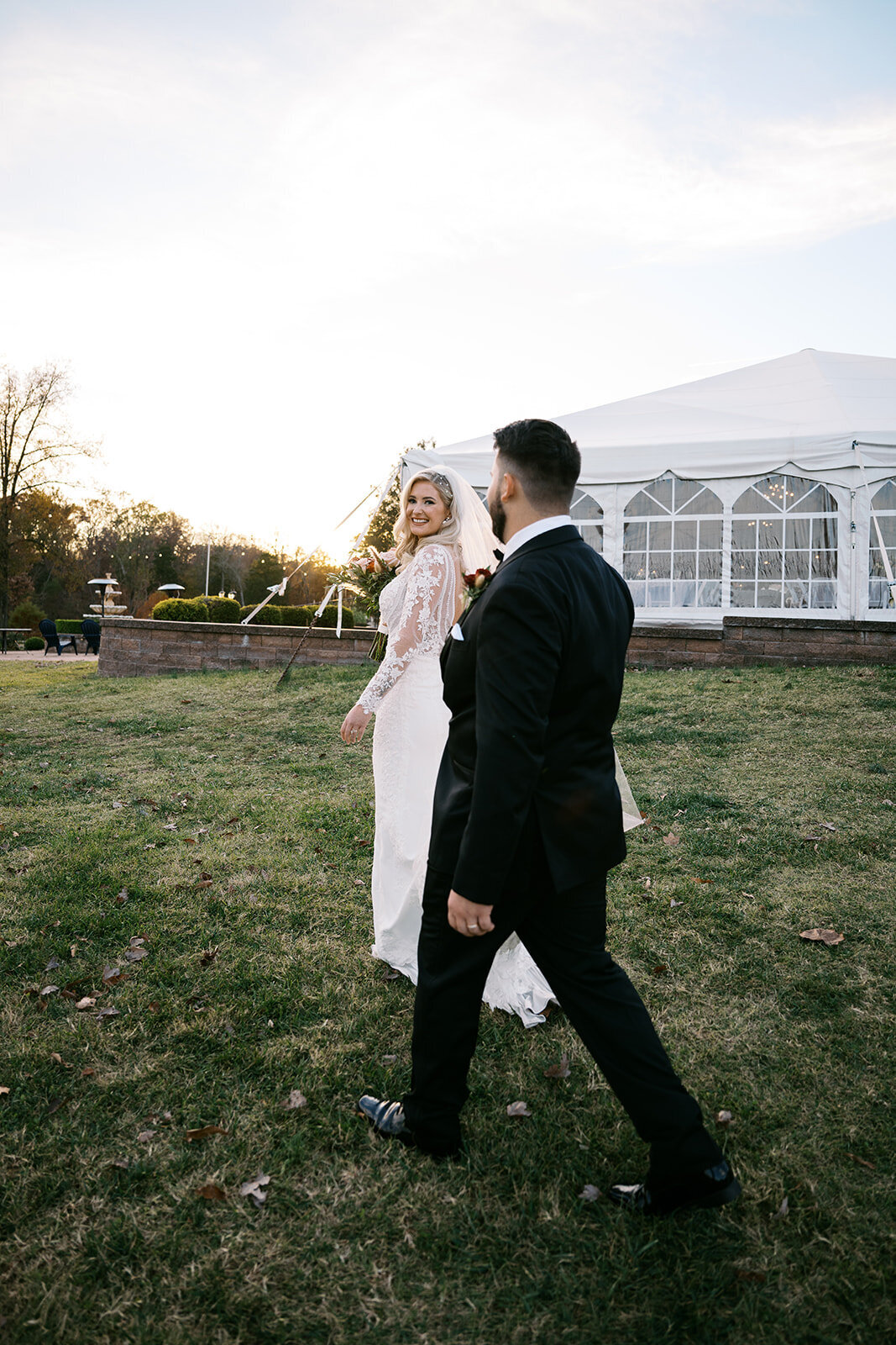 Jordan Grover Photo is a wedding photographer serving St. Louis, Central, and Eastern Missouri as well as travel + destination weddings. Jordan Grover Photo is an editorial and documentary style of photography.