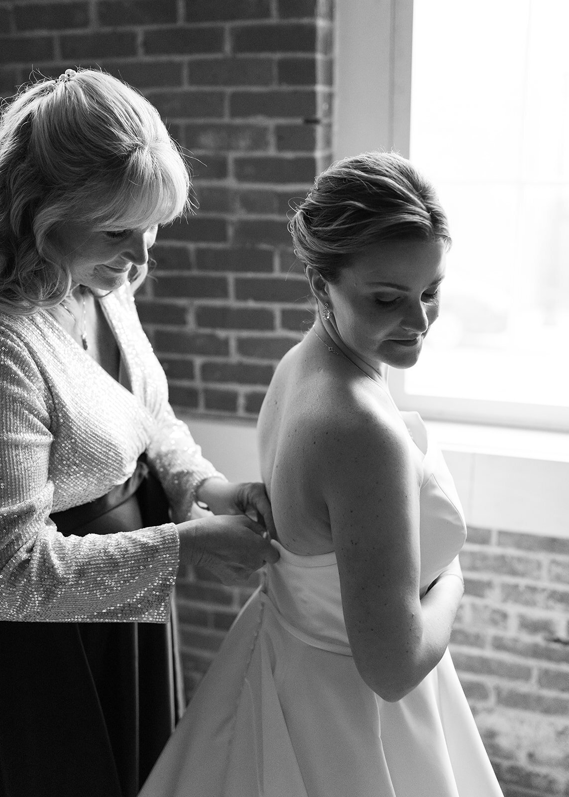 bride-getting-ready-with-mom