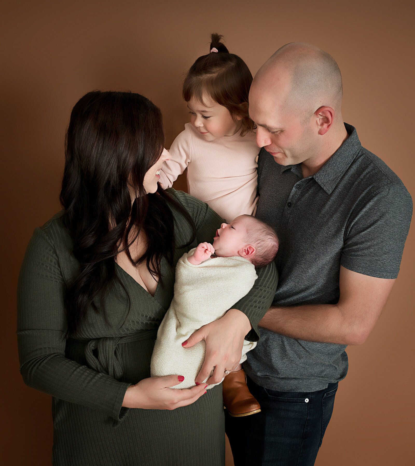 Buffalo, NY and Rochester, NY lifestyle newborn photographer. Jessica Stewart Photography. modern newborn photography.  (3)