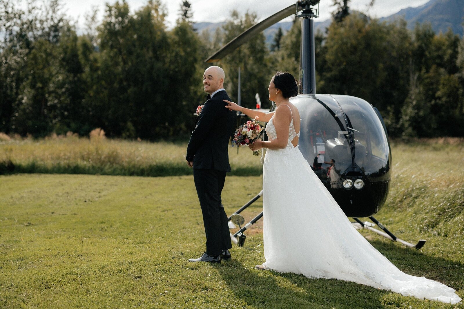 Christina+Matt_Knik-Glacier-Elopement_EmeliaKPhotography-6