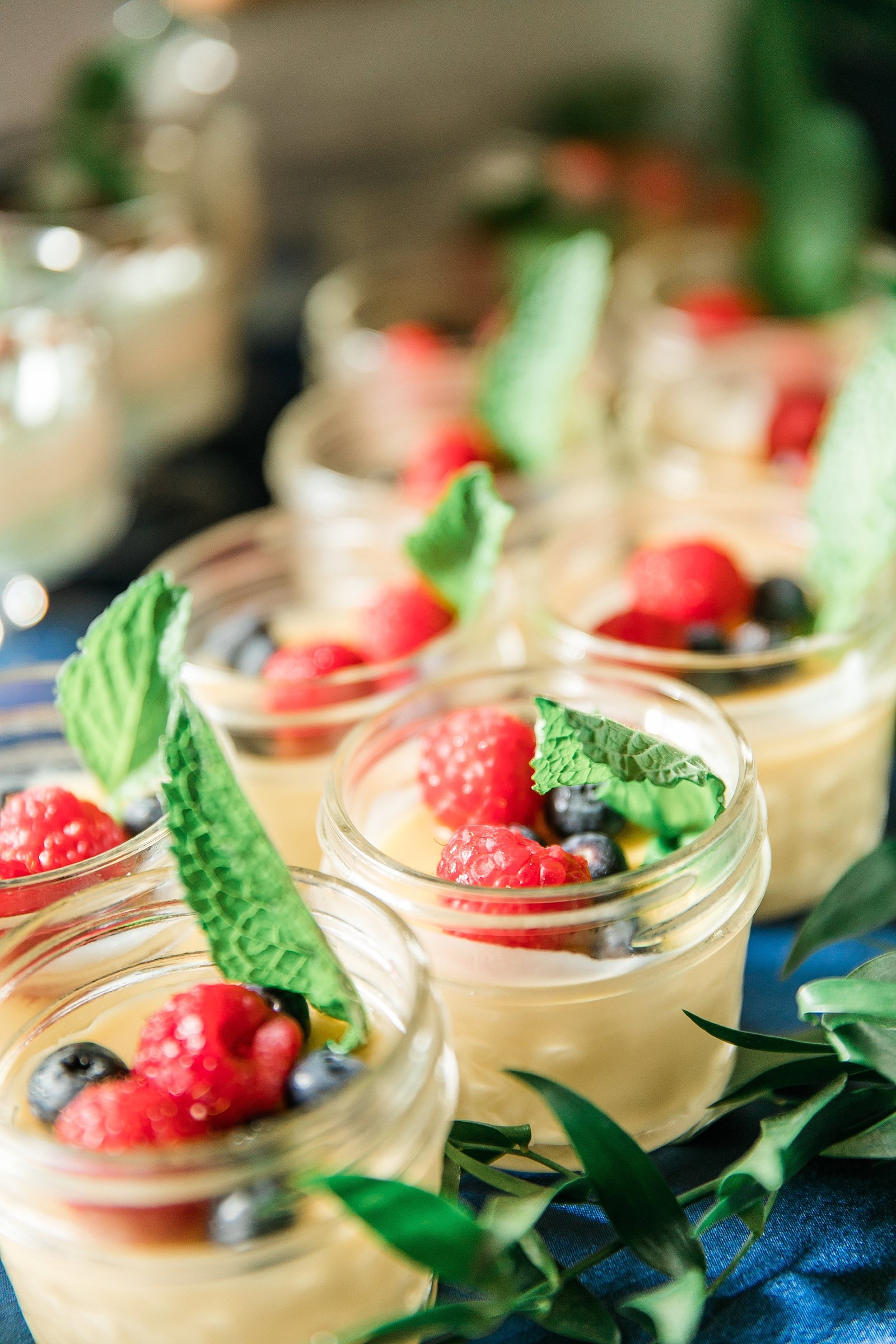 dessert-creme-brulee-mason-jar-berries