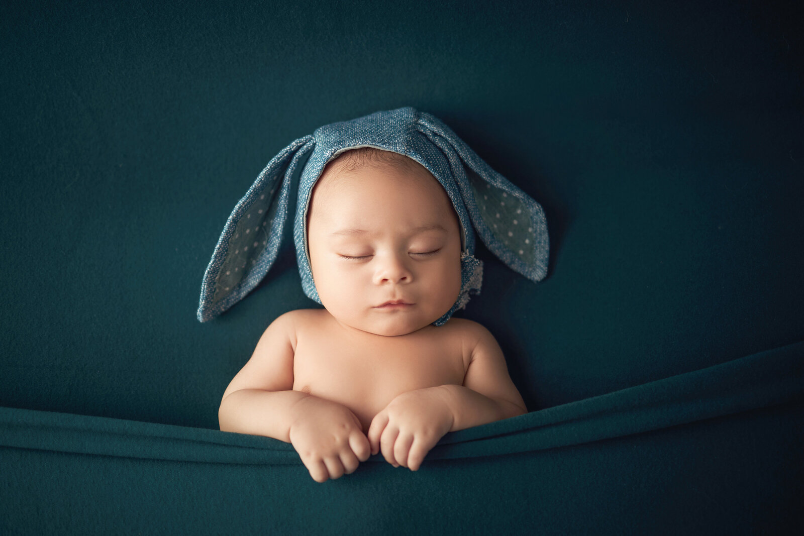 atlanta-best-award-winning-newborn-wrapped-blue-teal-milestone-bunny-ears-month-months-boy-baby-portrait-studio-photography-photographer-twin-rivers-01