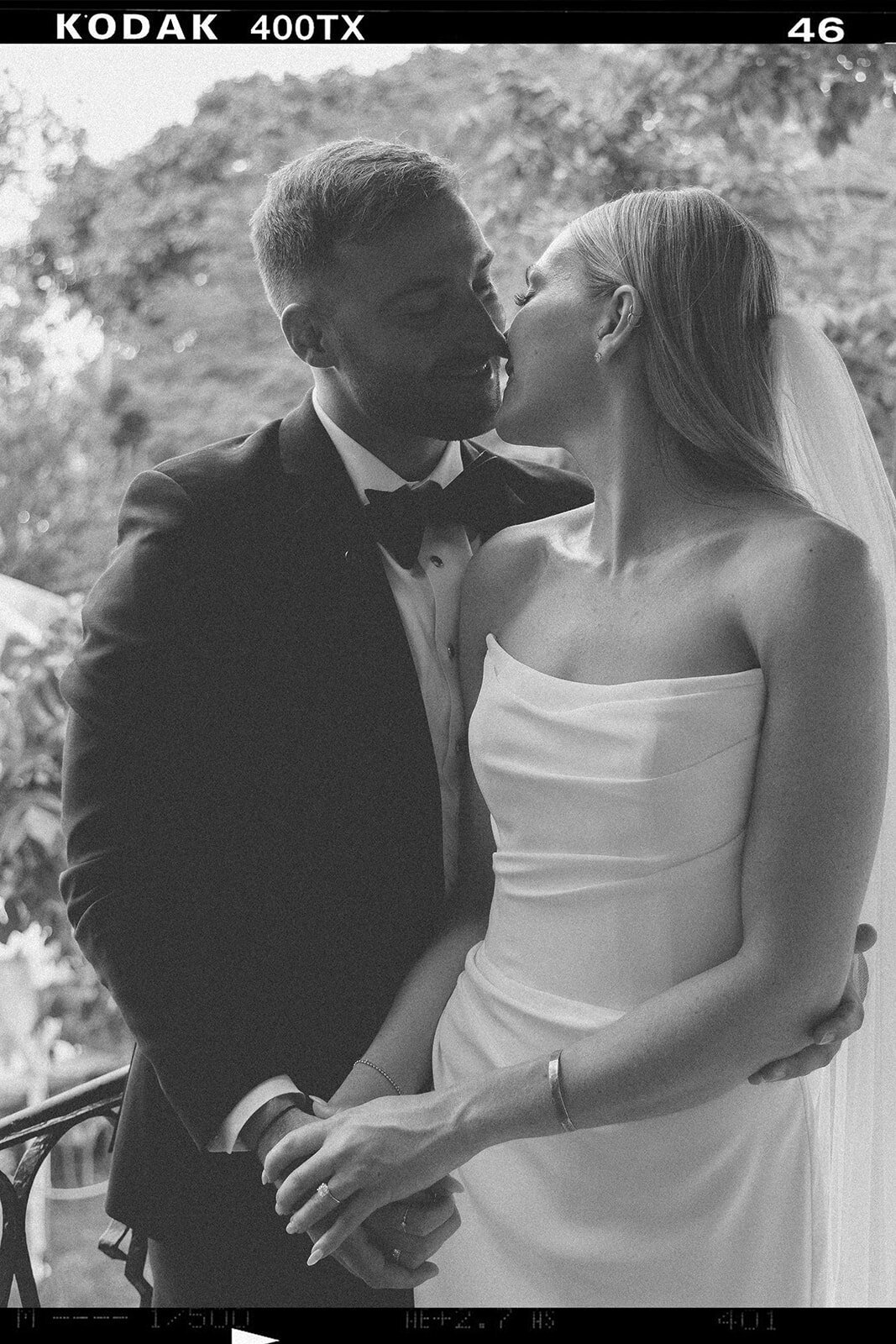 first kiss, newlyweds, bridal party, wedding invitations