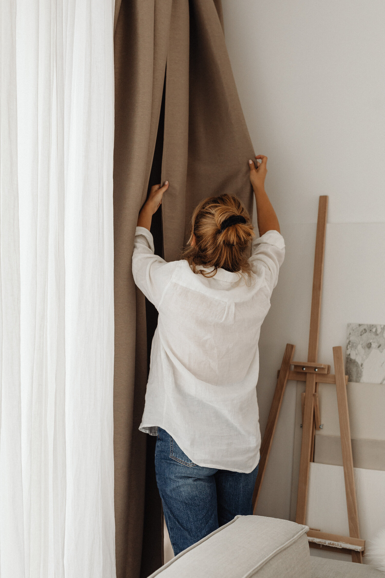 kaboompics_everyday-domestic-bliss-a-womans-journey-through-home-cleaning-and-comfort-32289
