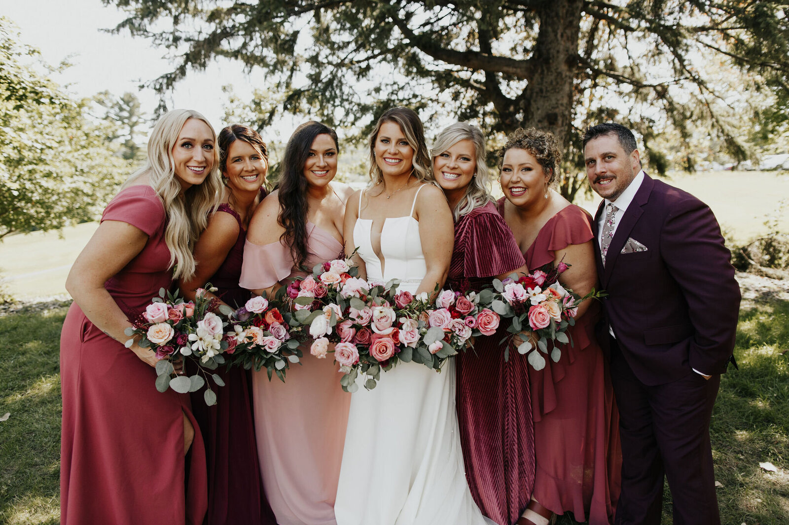 bride-bridesmaids-bouquets-pink-bridesman