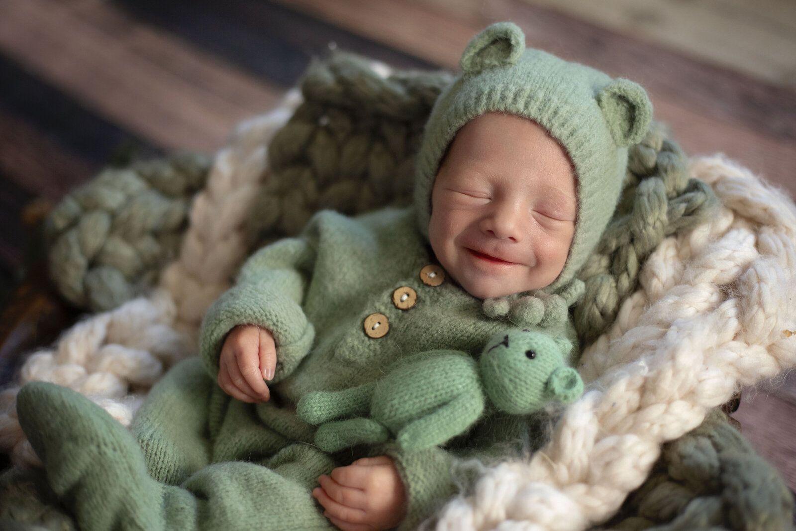 ABQ-newborn-photos-with-baby-boy-smiling