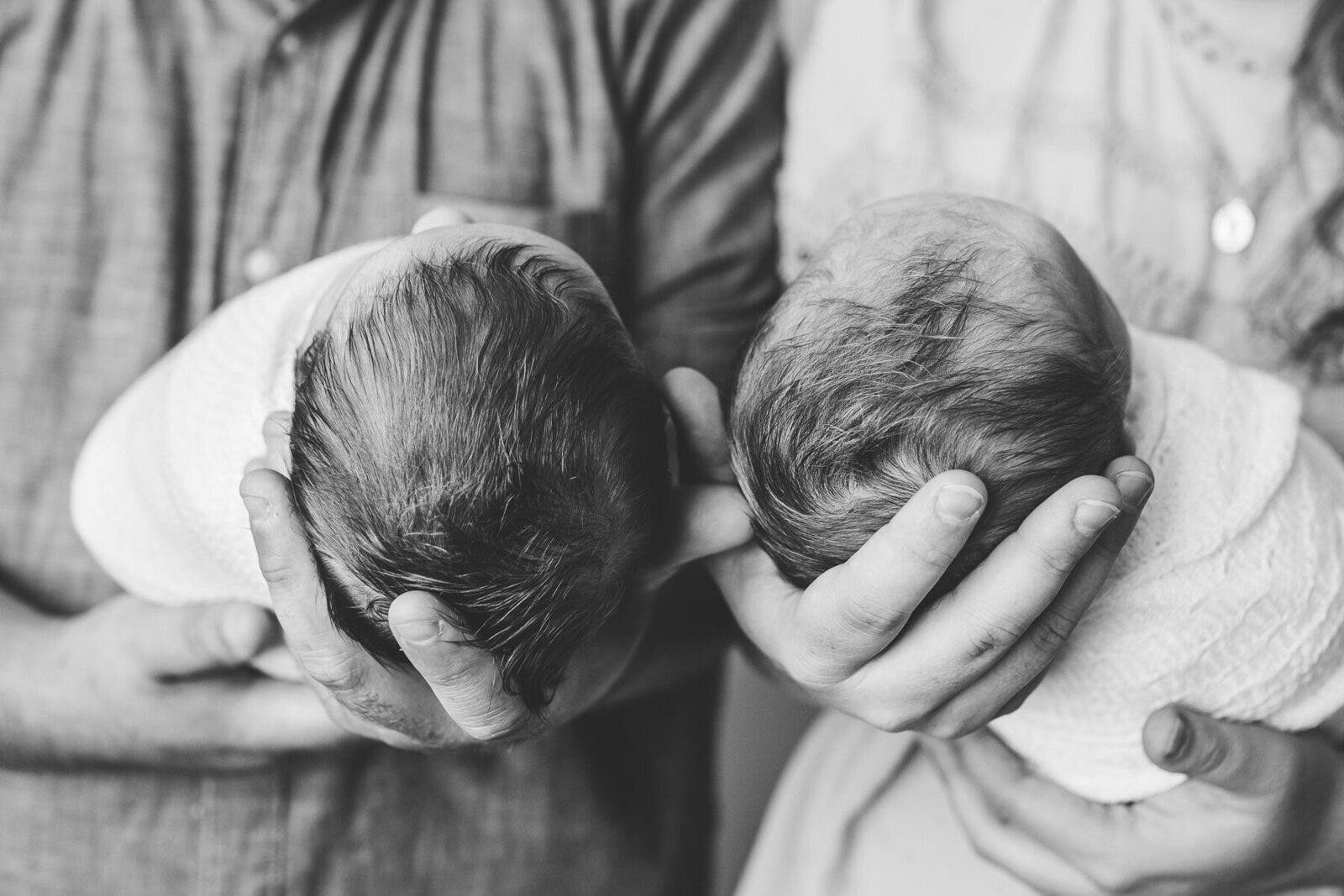 in-home-newborn-photography-session-twin-baby-girls-Georgetown-KY-photographer-3
