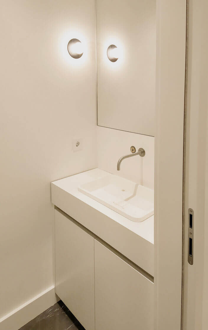 Badezimmer-Adam-Innenausbau-Unterschrank-Waschbecken
