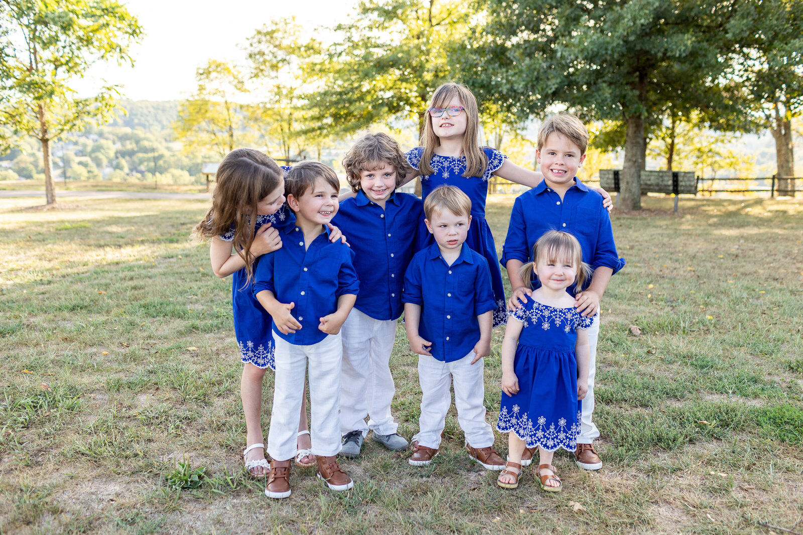 outdoor-extended-family-photography-session-Frankfort-KY-photographer-7