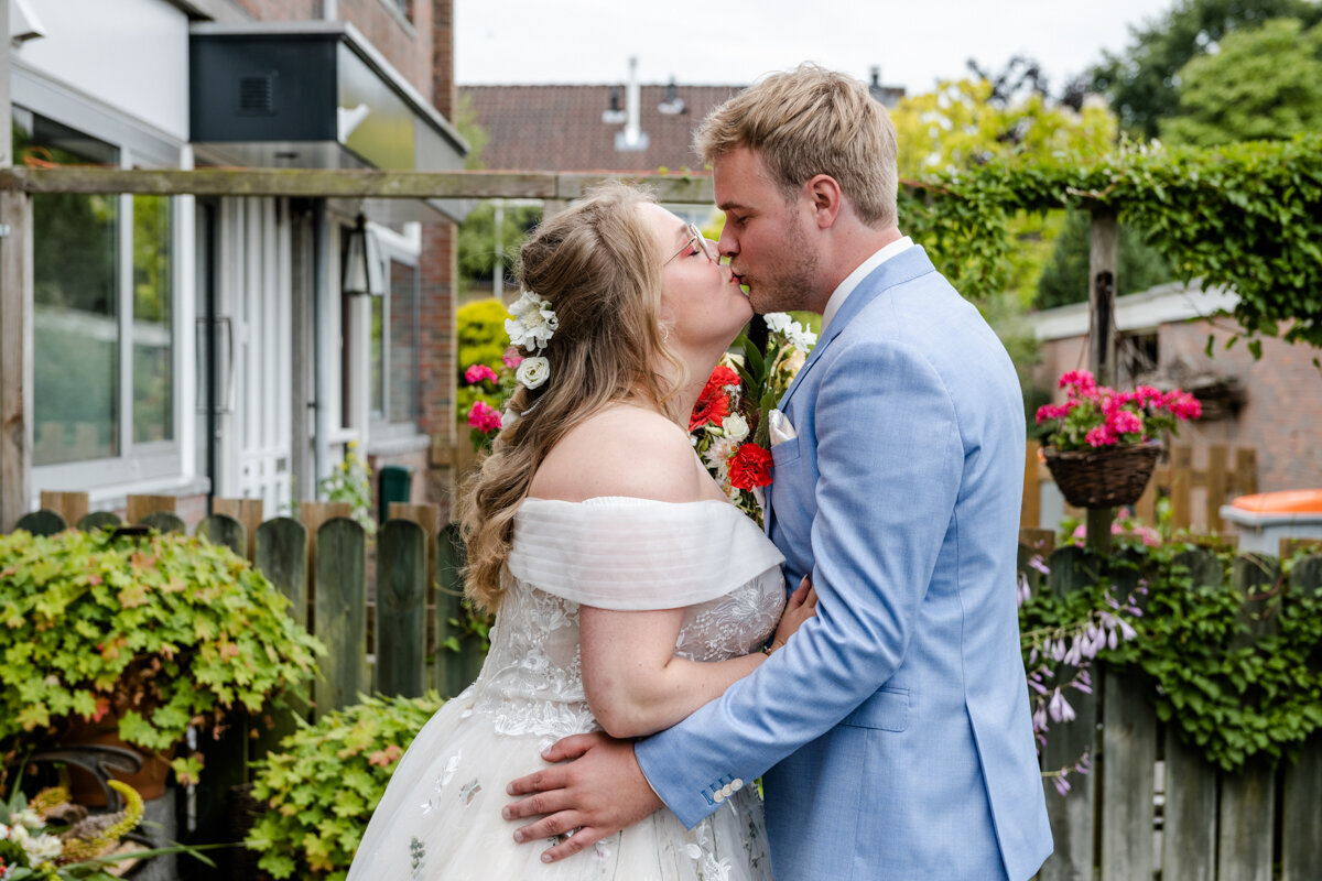 Trouwfotograaf Friesland, bruidsfotograaf, trouwen bij Paviljoen de Leyen (30)