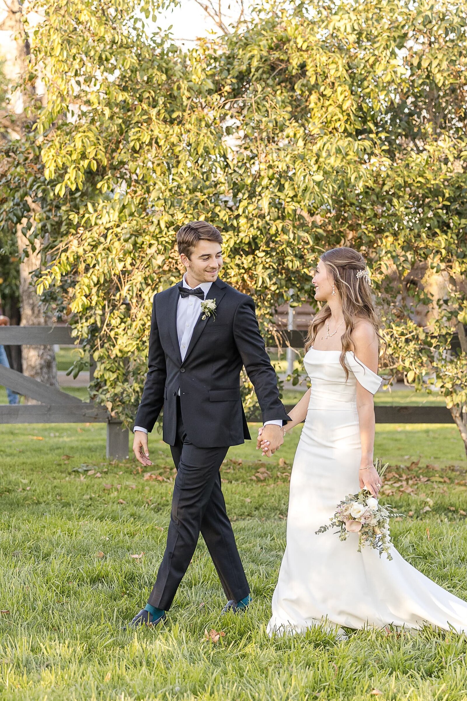 Phoenix-Wedding-Photographer-and-Videographer-Venue-at-the-Grove-WoodWed-1266