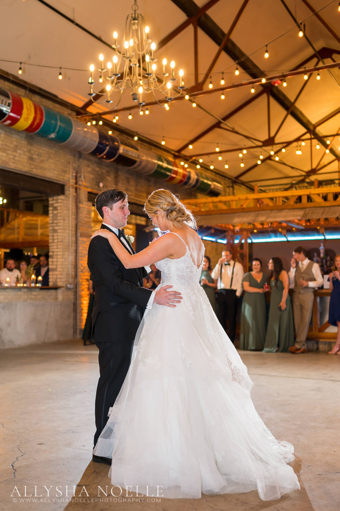 Wedding-at-The-Factory-on-Barclay-in-Milwaukee-1013