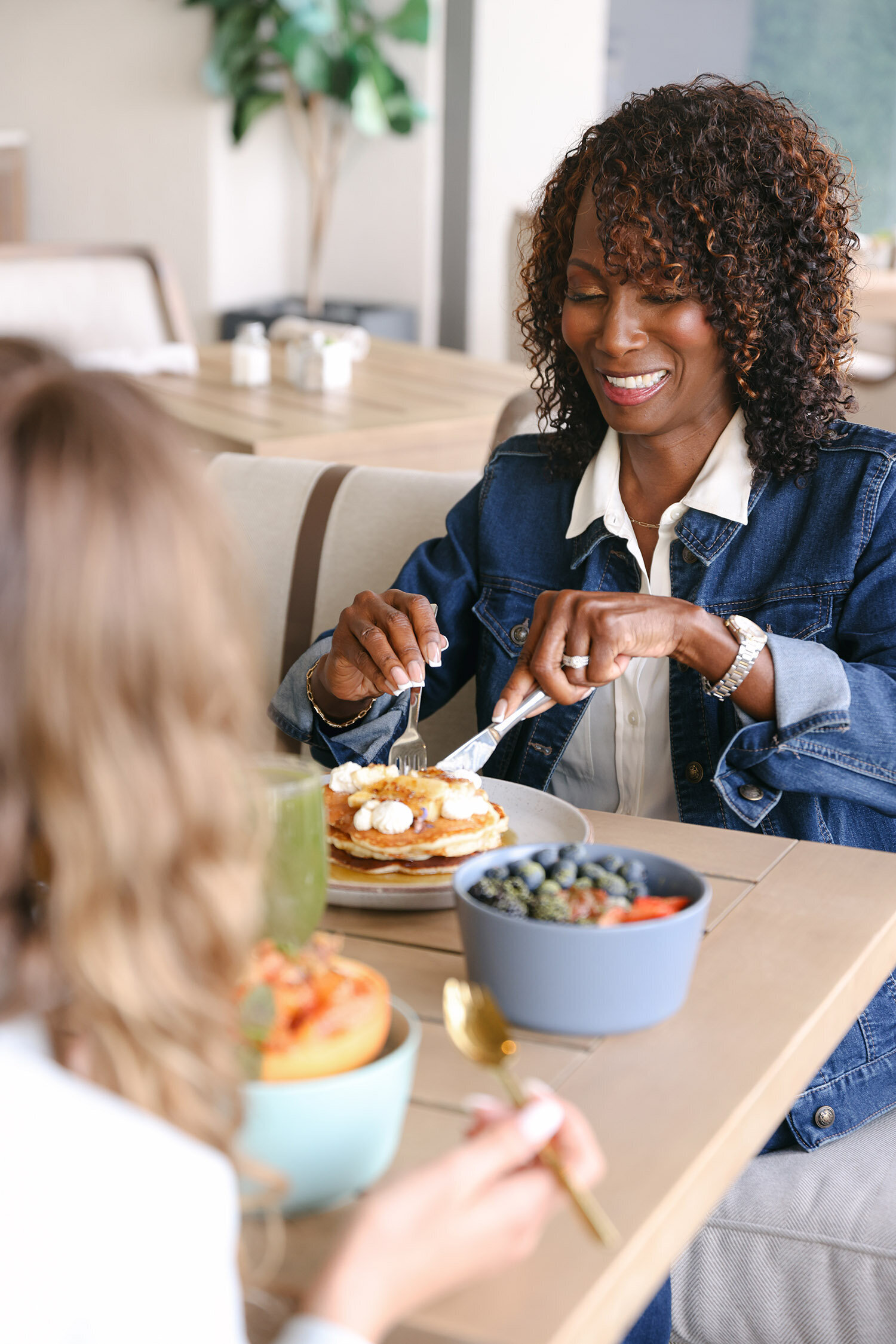 Women eating at boutique hotel breakfast networking event