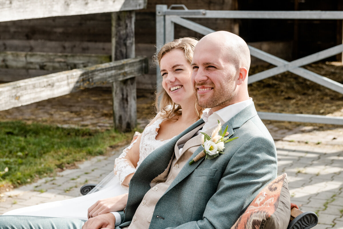 Country bruiloft, boerderij bruiloft, trouwen in Friesland, bruidsfotograaf, trouwfotograaf (87)