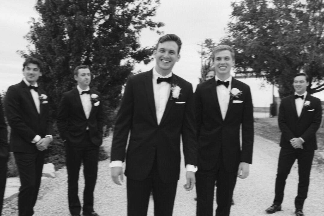 reuben-wedding-teasers-prairie-hill-vineyard-kayxbee-9