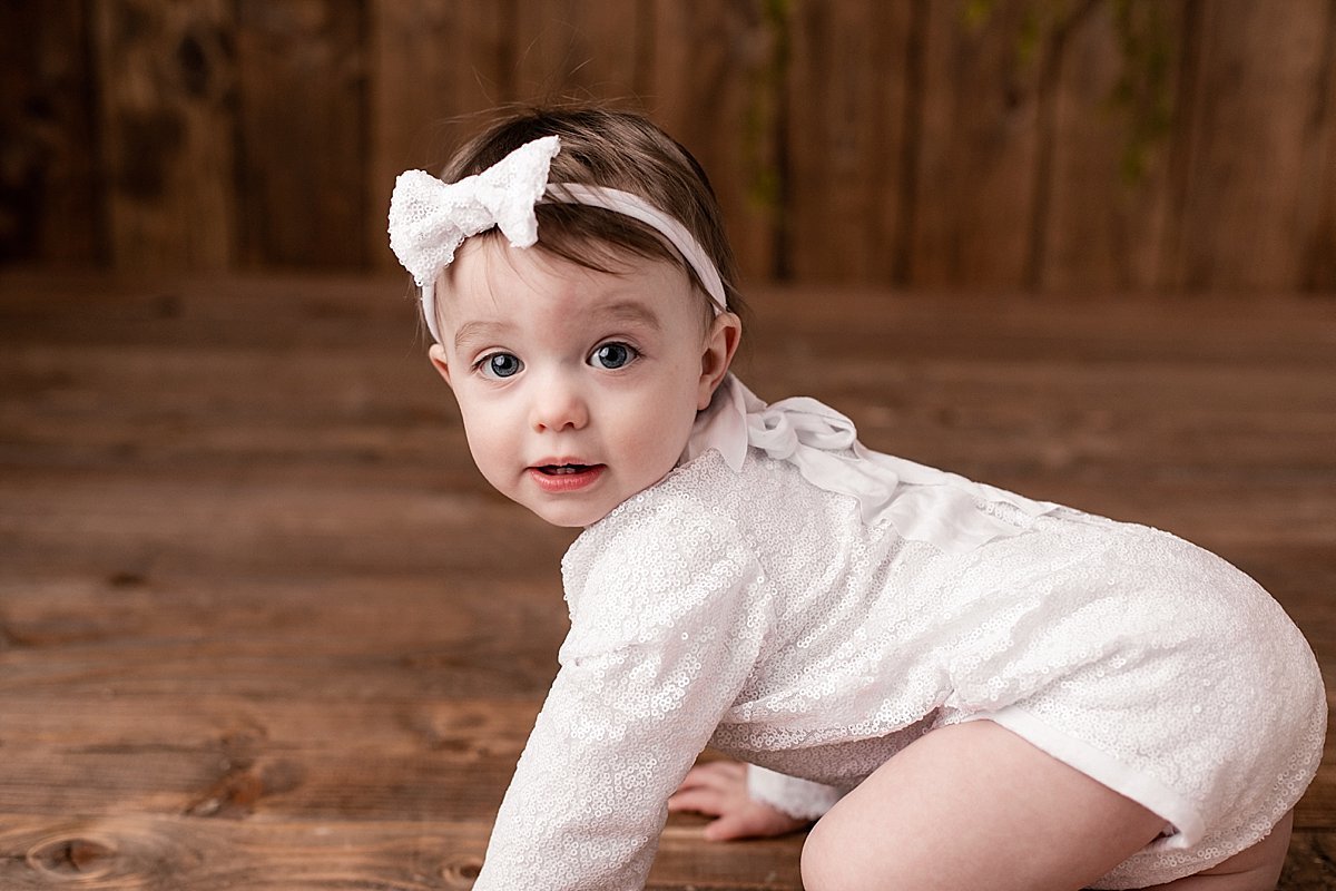 decatur-il-baby-in-white-one-year