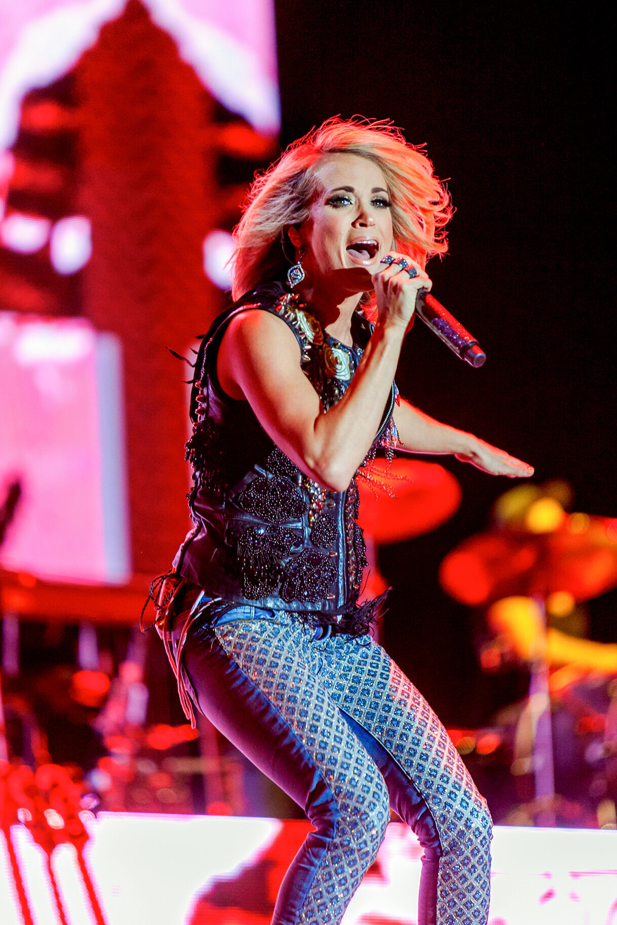 015-Carrie-Underwood-Stagecoach-2