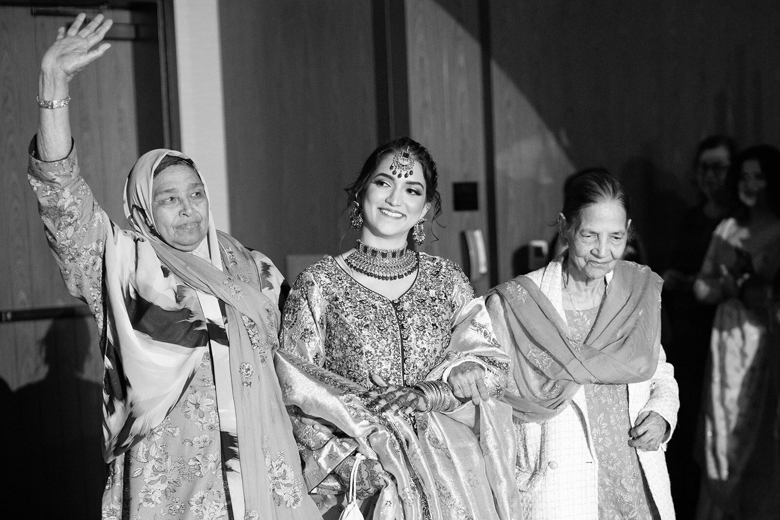 walima-pakistani-muslim-all-red-wedding-17