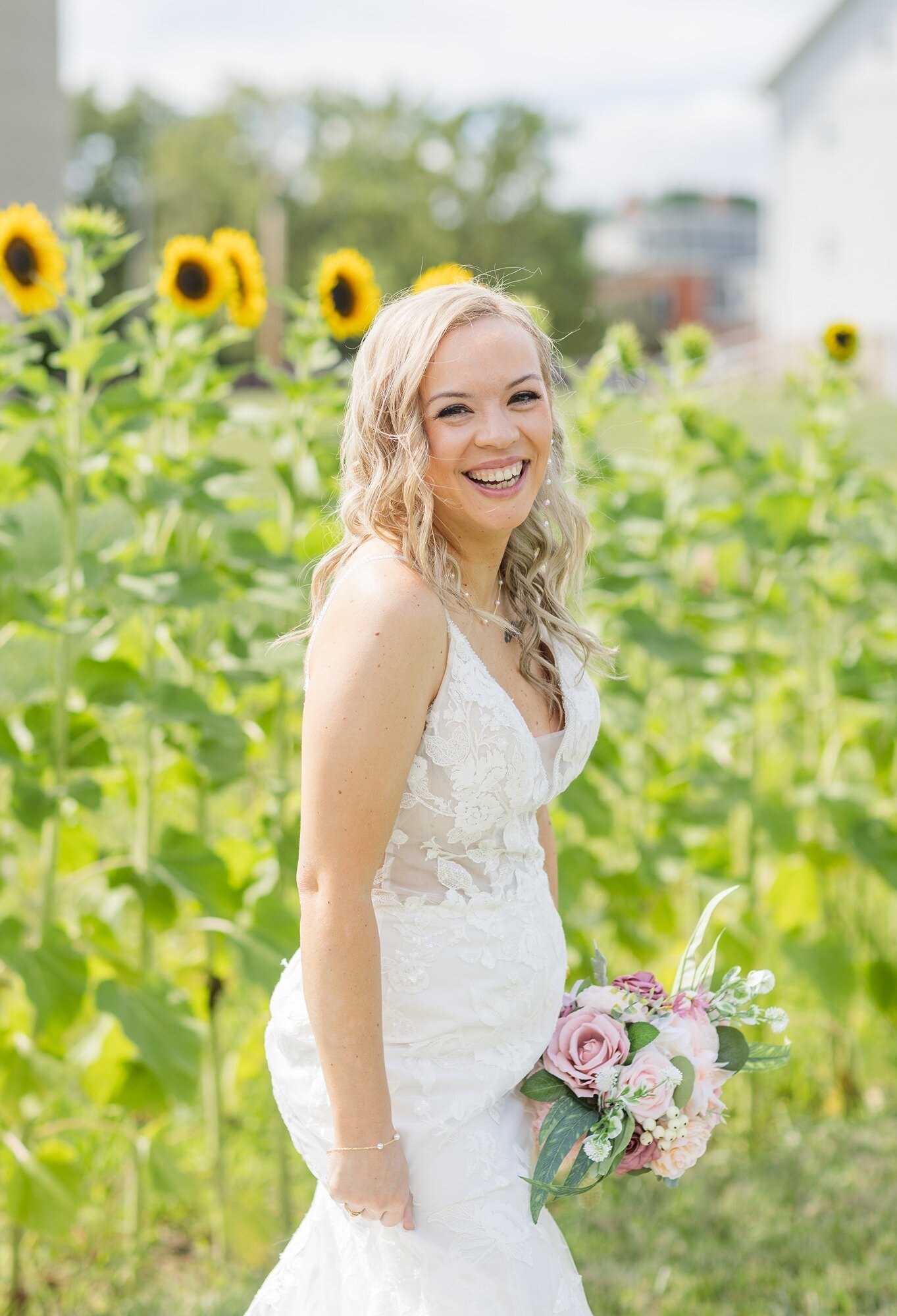 billis-ohio-bride-in-sunflower-field-2