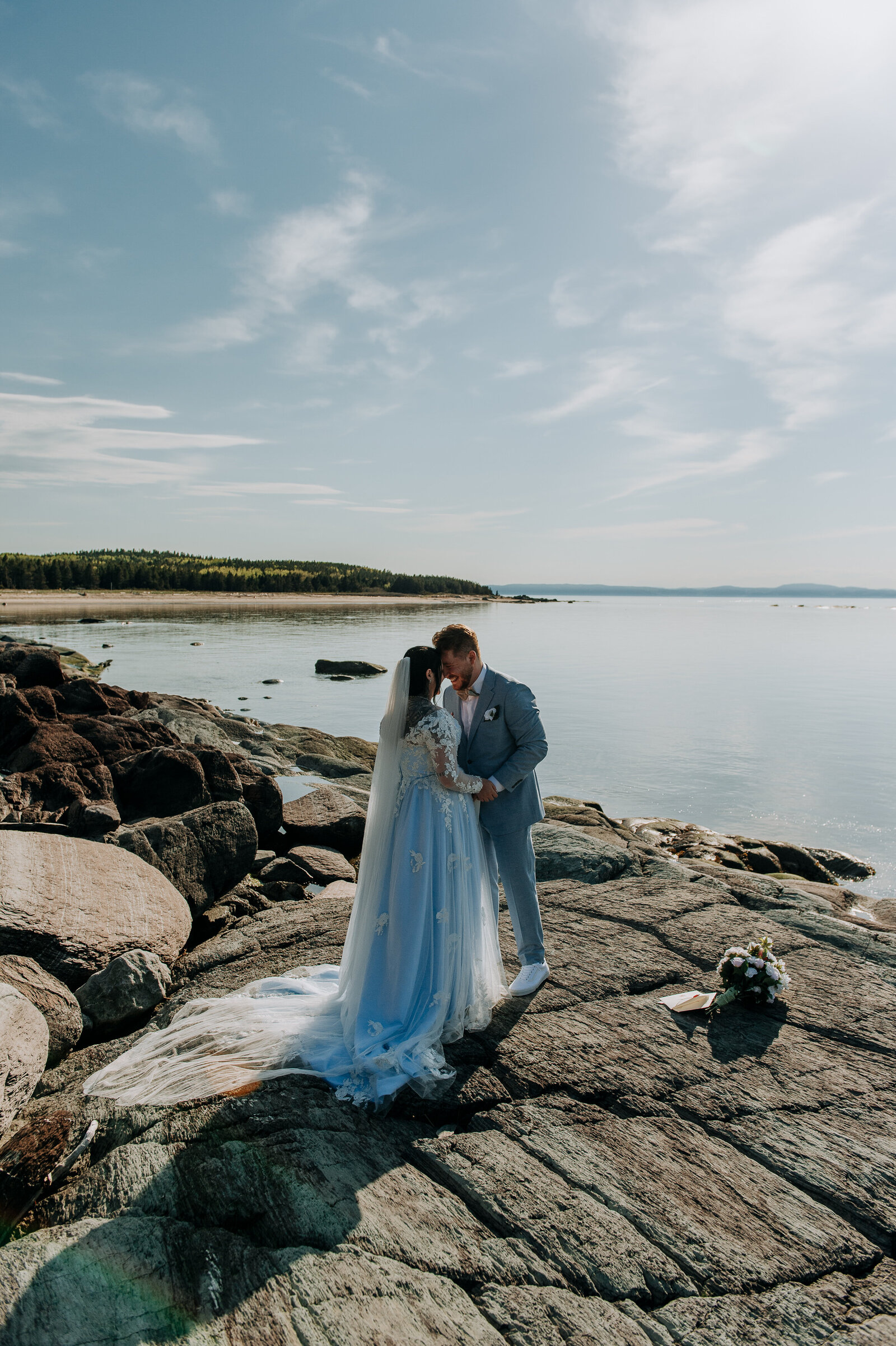 love-is-nord-mariage-intime-ile-verte-elopement-0008
