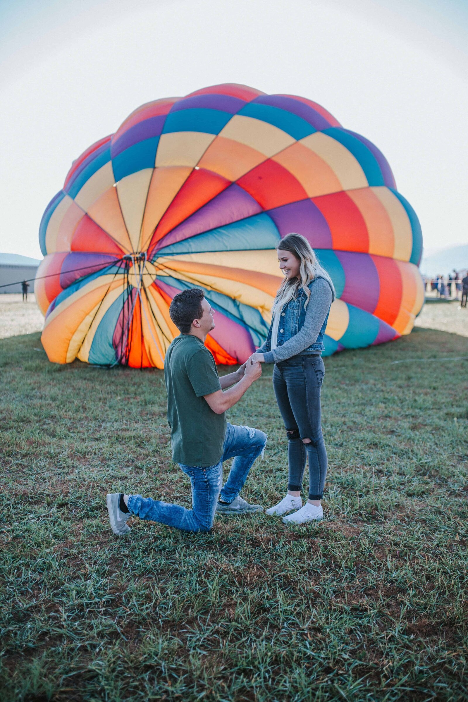 Lake Tahoe wedding photographer captures hot air balloon proposal