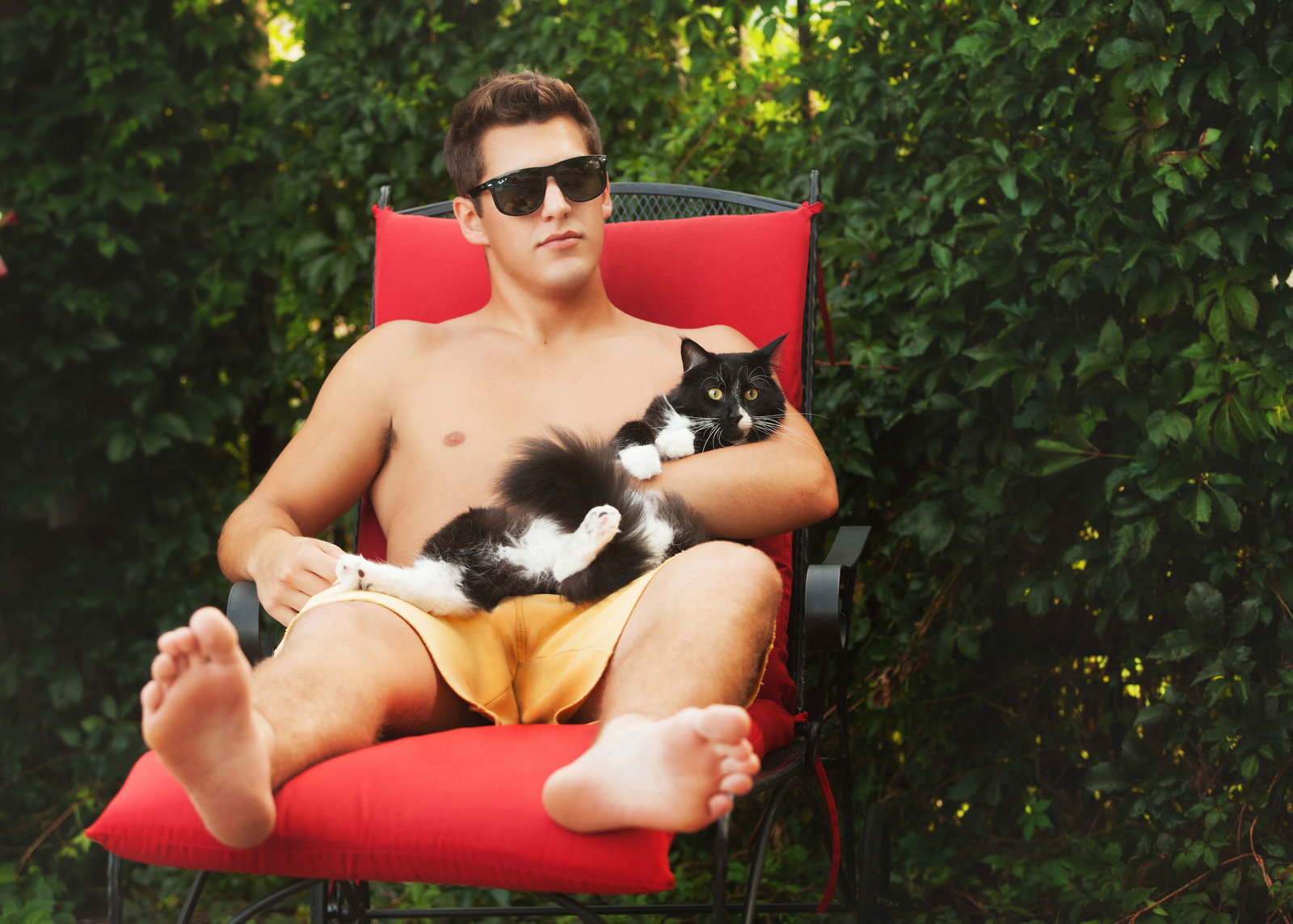 senior photos with a cat