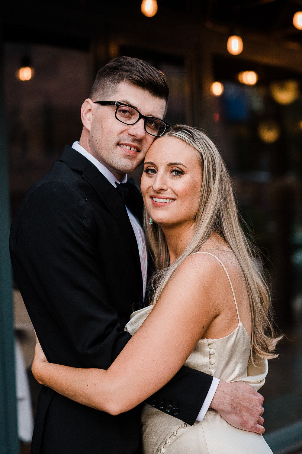 couple portrait embracing