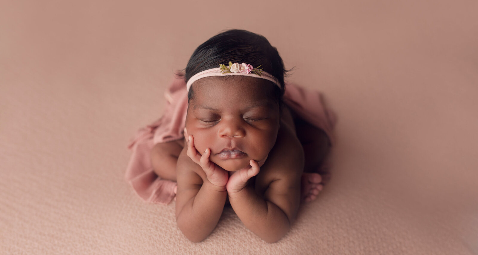metro detroit newborn photographer froggy on pink