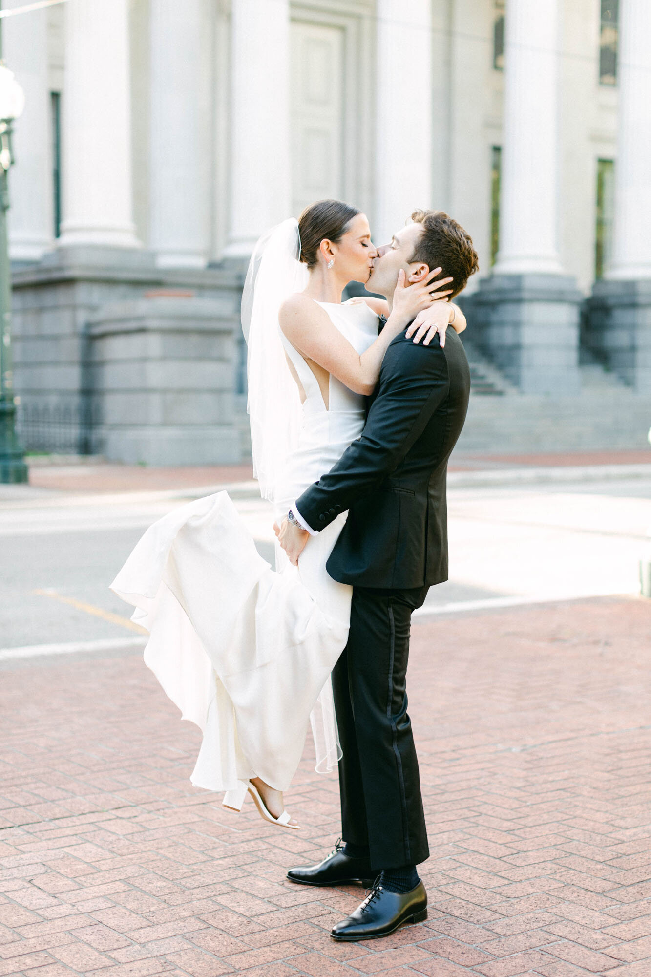 bride and groom kissing in New Orleans
