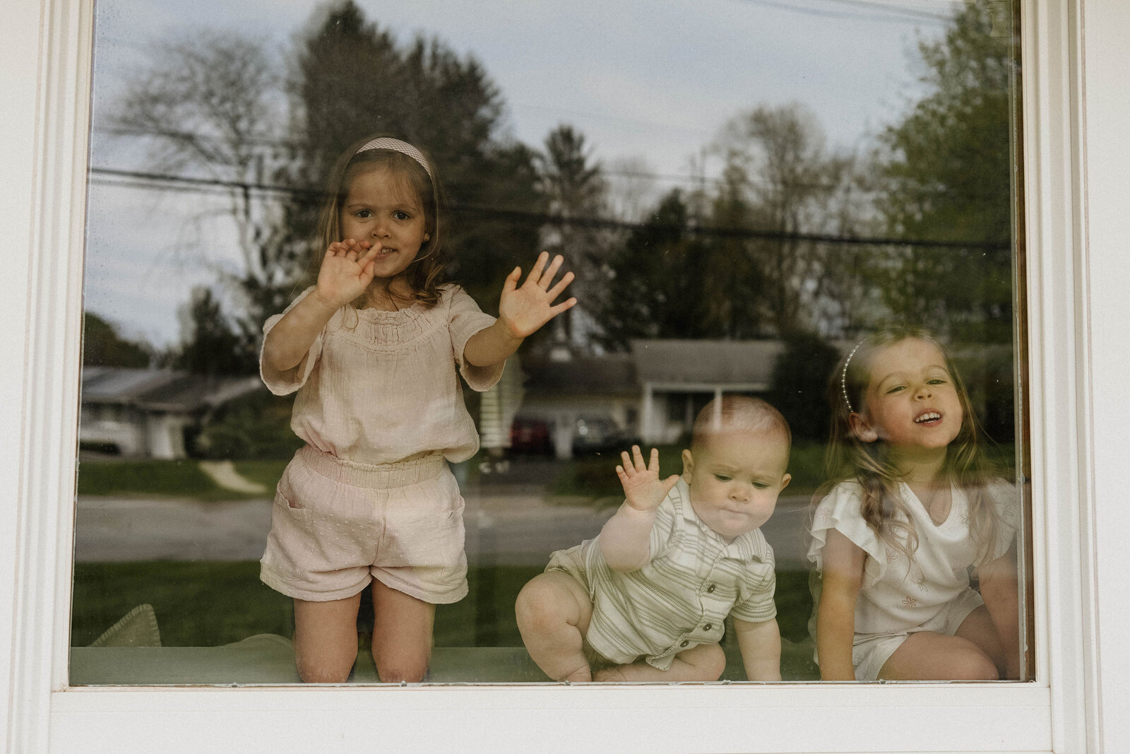 kids in window