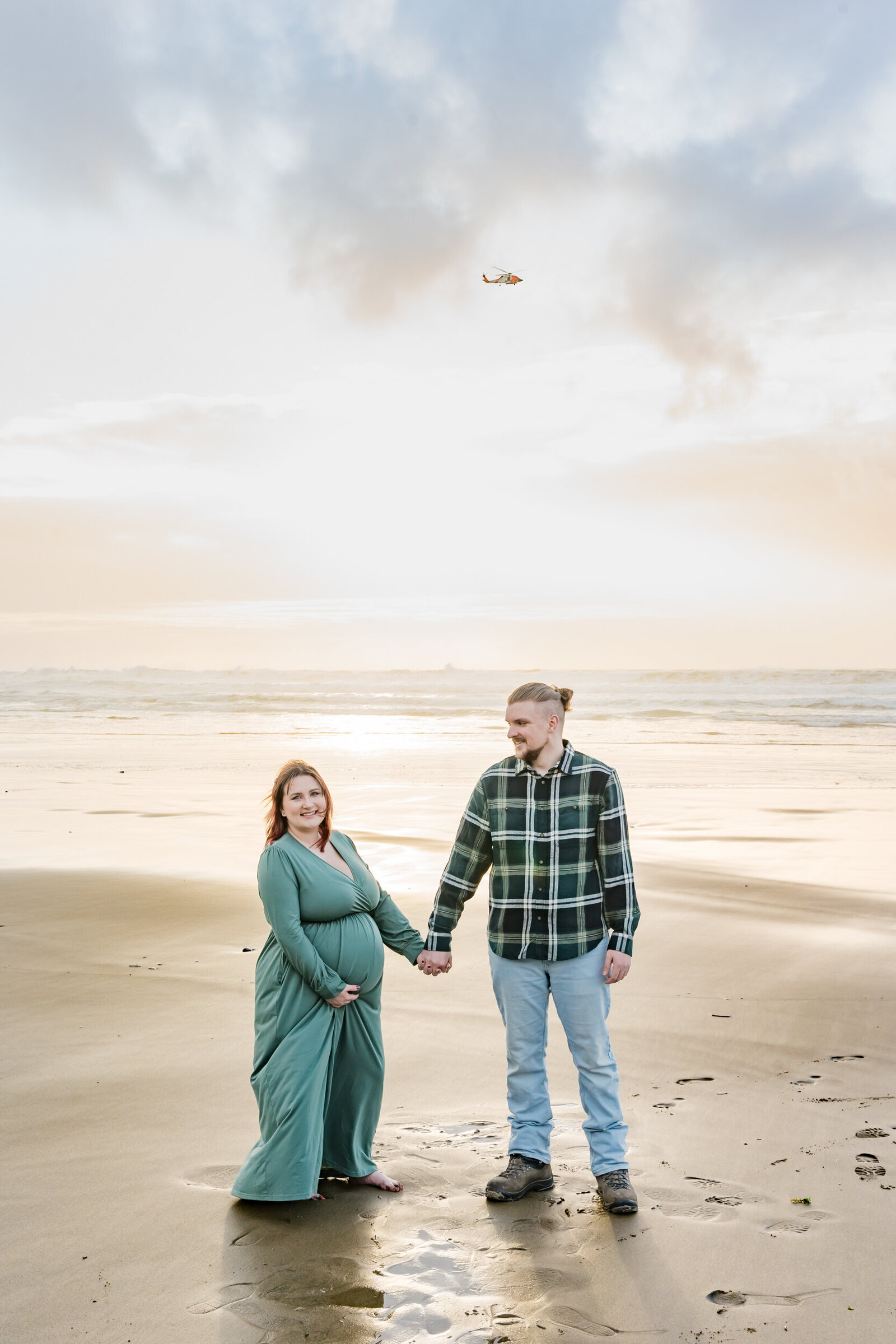 Maternity Photographer in Lincoln City, Oregon 