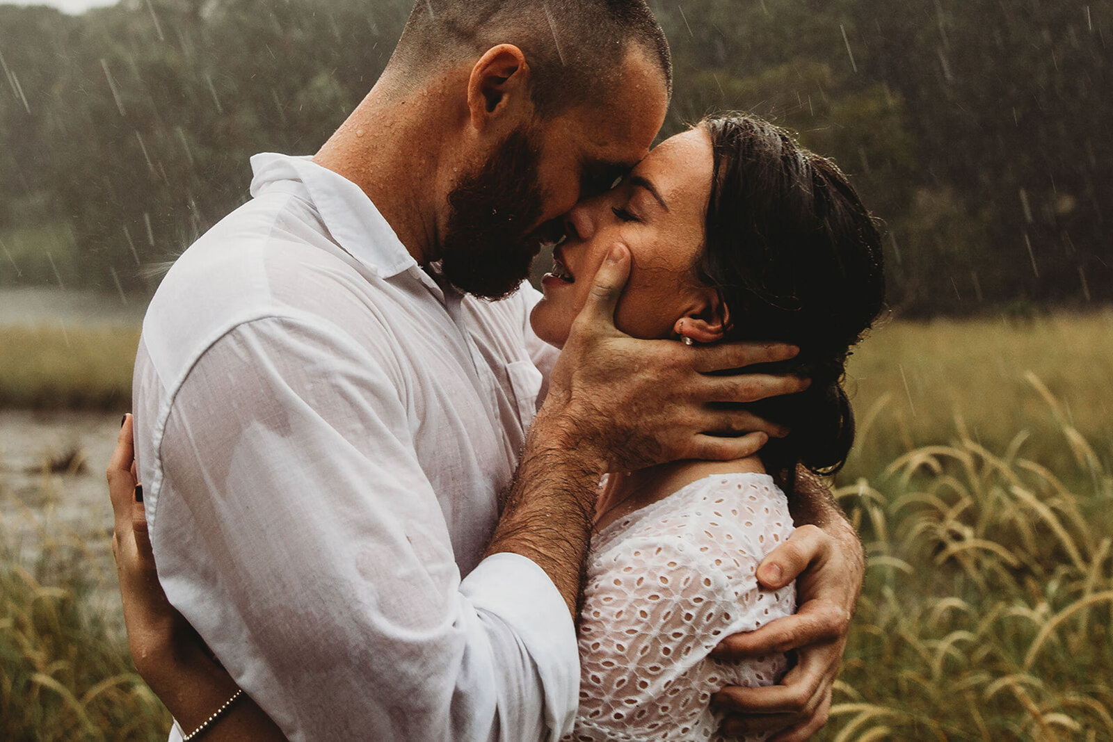 rainy-notebook-engagement-photography-sydney