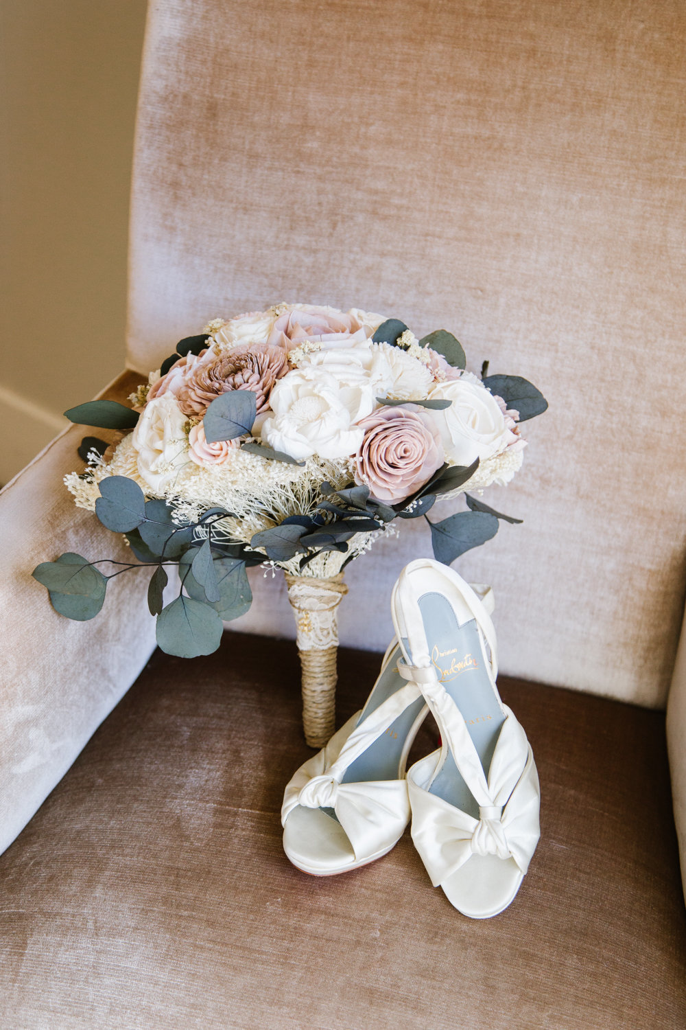 wooden-bridal-bouquet-saphire-estate-wedding
