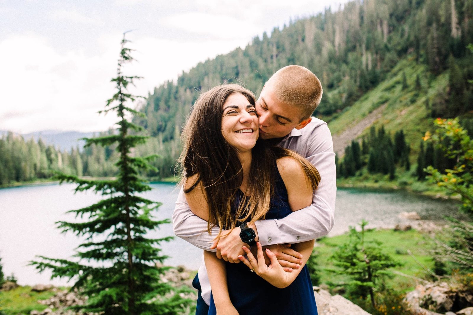 Couple laughing and hugging in Washington hiking adventure photo session