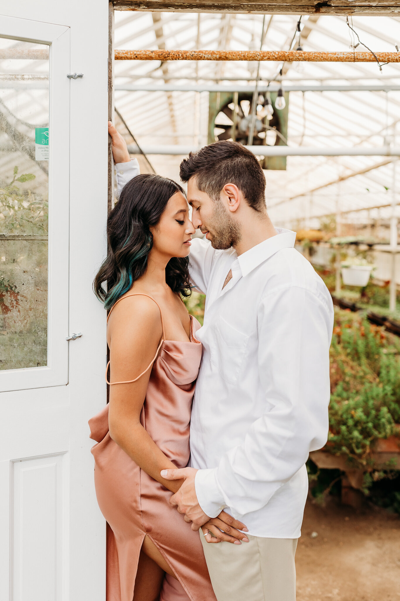 PLYMOUTH_MICHIGAN_GRAYES_GREENHOUSE_COUPLES_COURTNEY_LUSHAJ_PHOTOGRPAHY_16