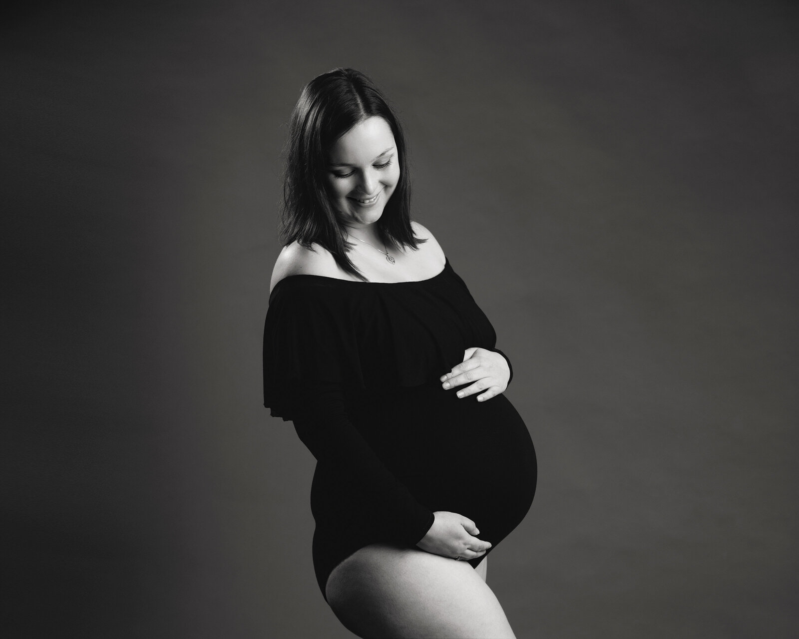 gravid kvinne - profesjonell gravidfotografering i studio på oppegård. 
