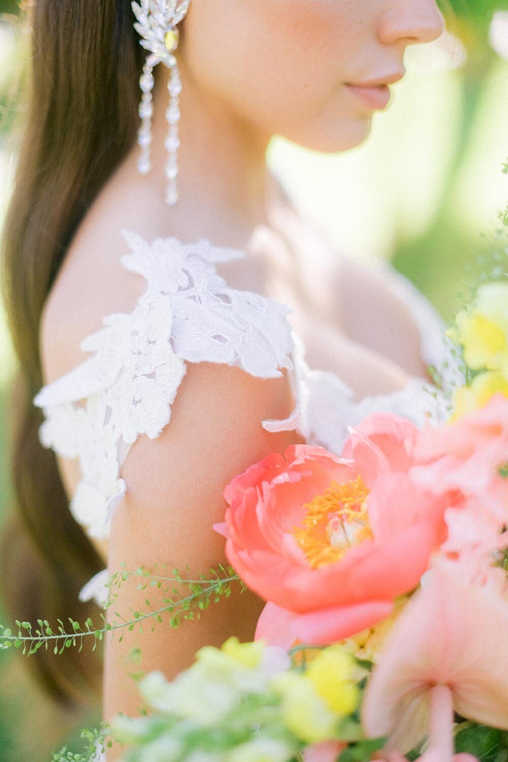 photographe-mariage-saint-tropez-wedding-dress-monique-lhuillier-detail-mariee
